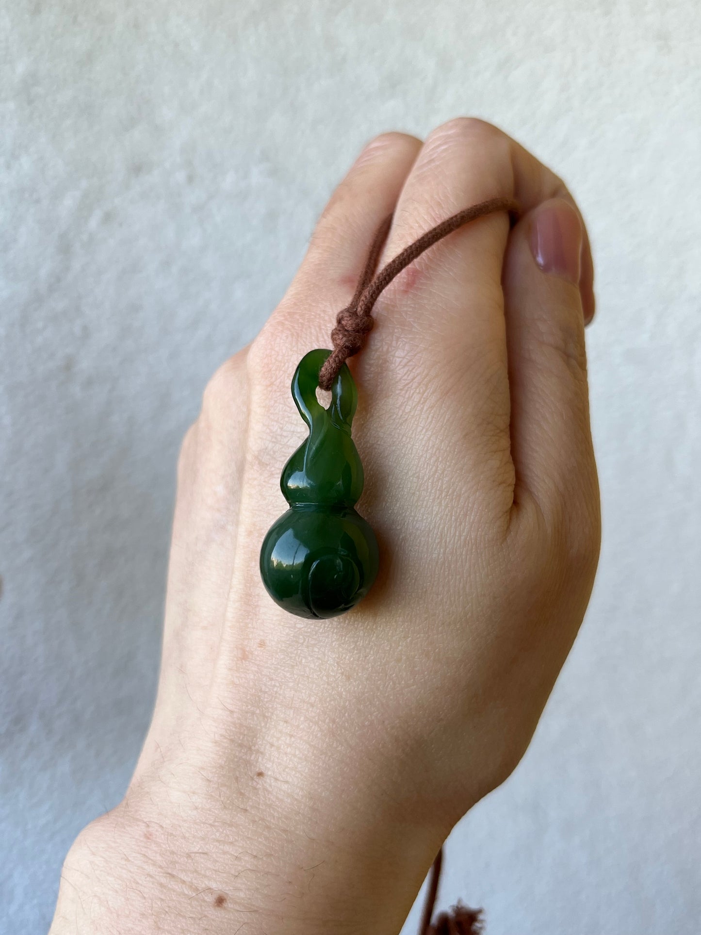 Hand Carved Green Hetian Jade Hulu Pendant, 手雕碧玉葫芦
