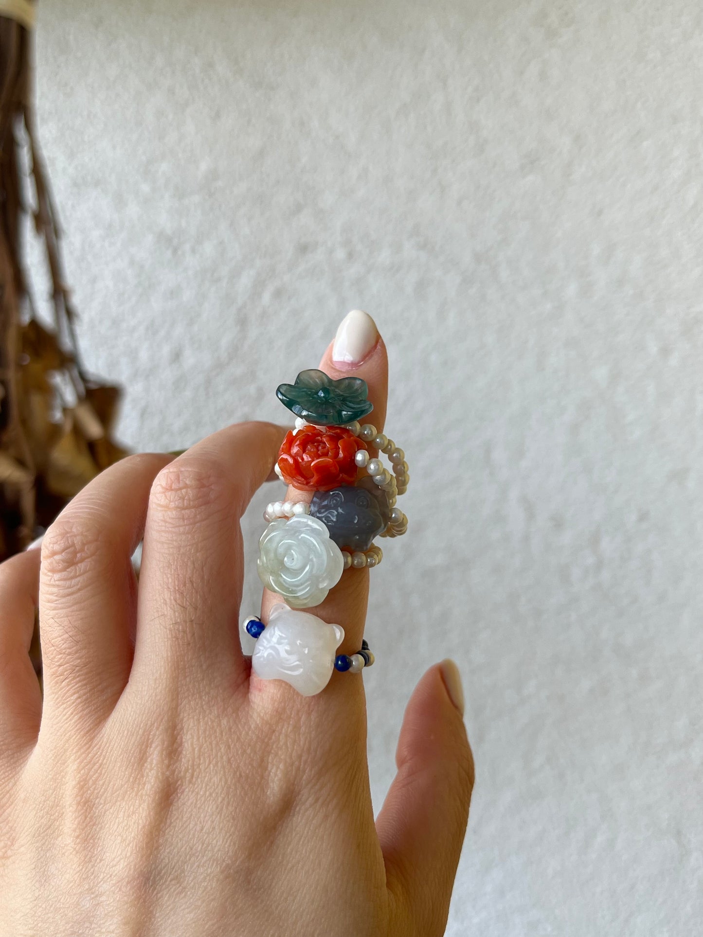 Cute Ring with Mini Pearls and Carving Item