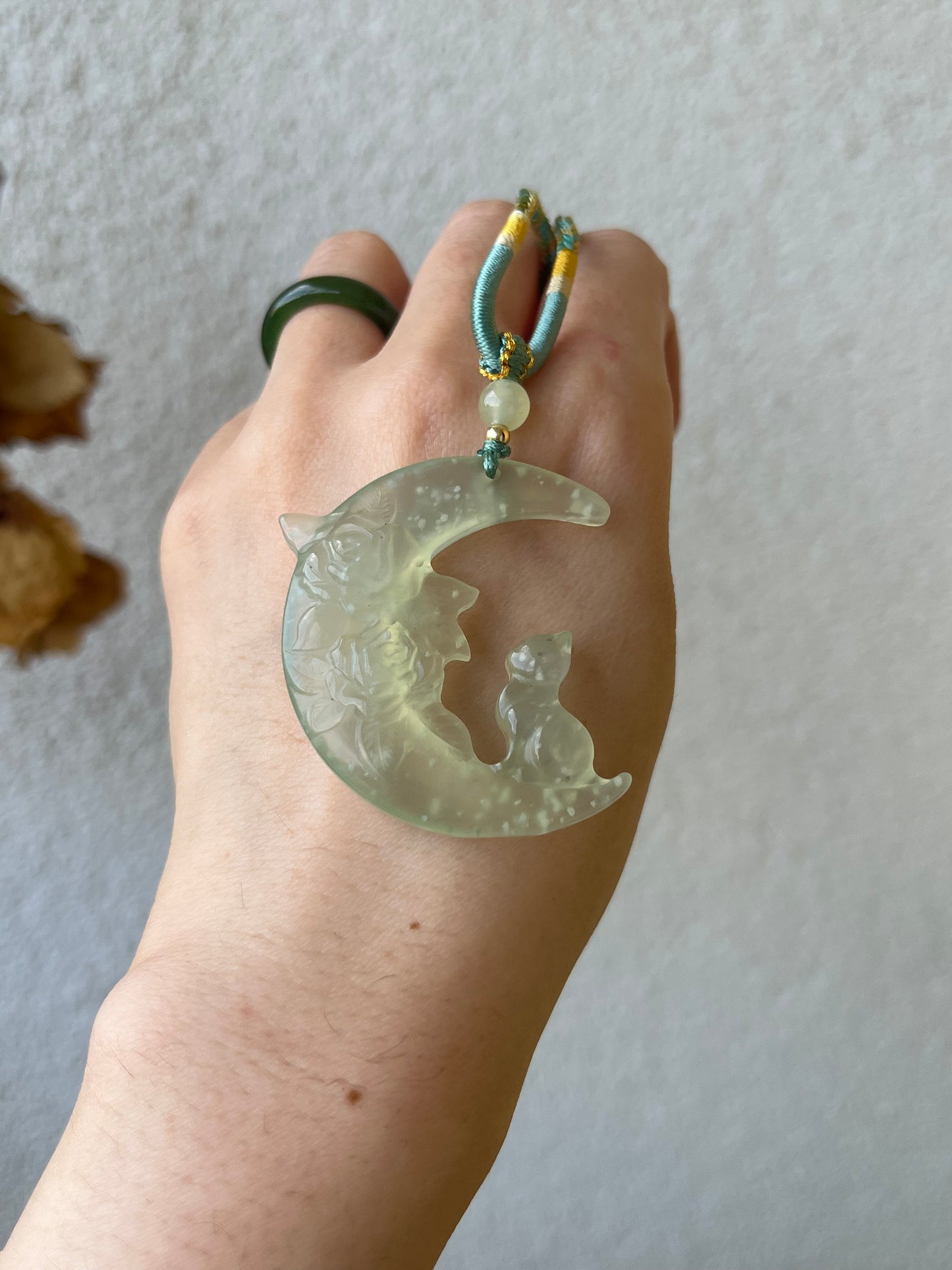 Xiu Jade Cat on the Moon Necklace | 岫玉月亮猫吊坠