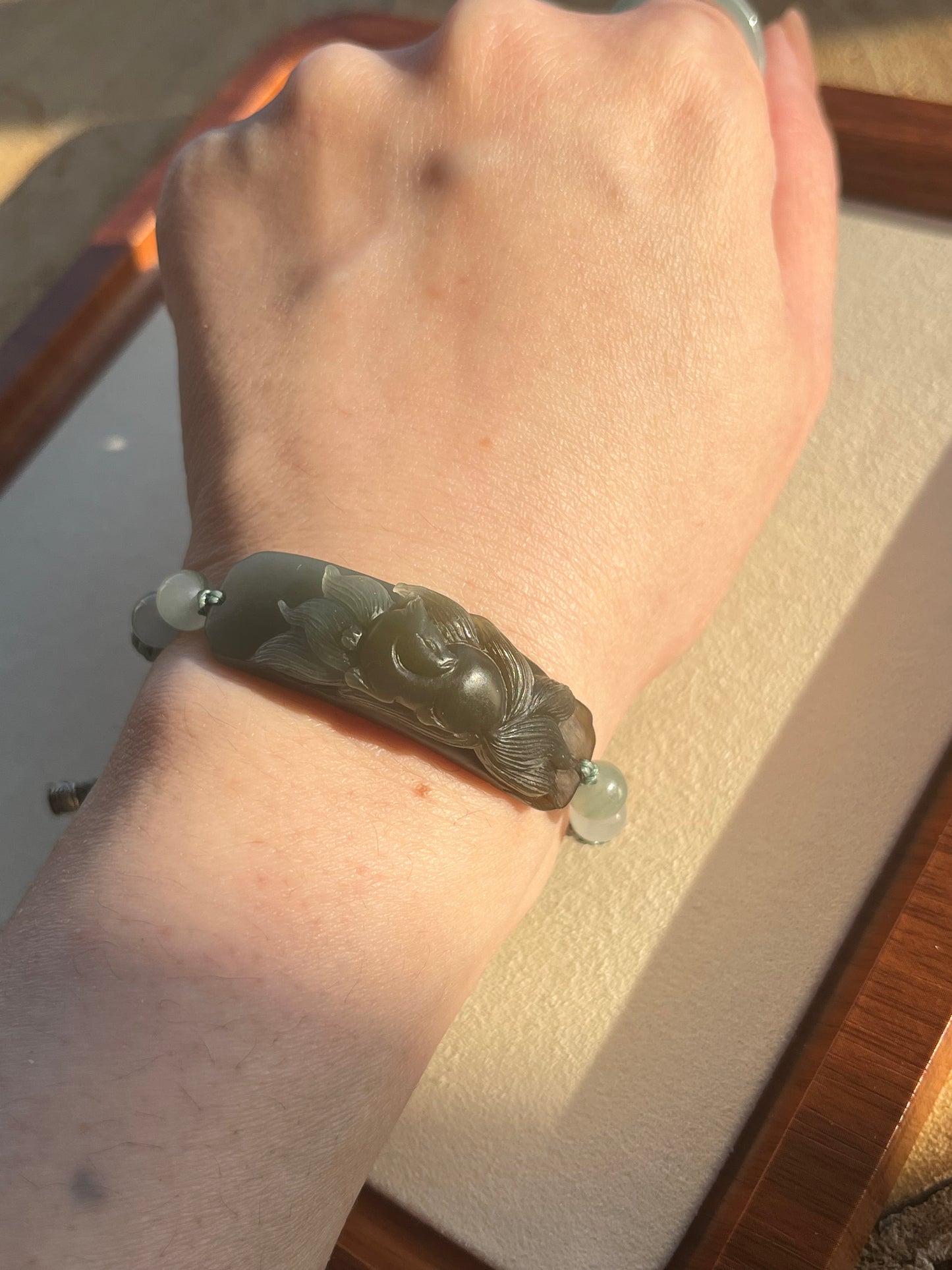 Handmade Bracelet with a Hand Carved Hetian Jade Nine-tailed Fox Pendant | 和田蓝糖九尾手牌