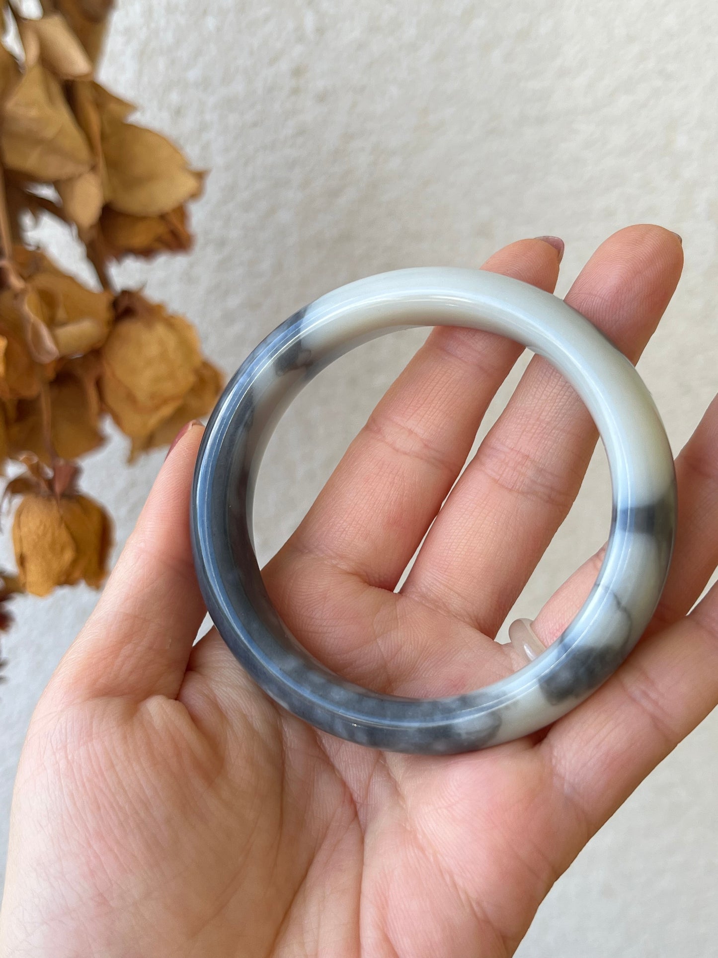 Gray and White Qinghua Hetian Jade Bangle 53mm | 和田白底青花手镯，细腻油润