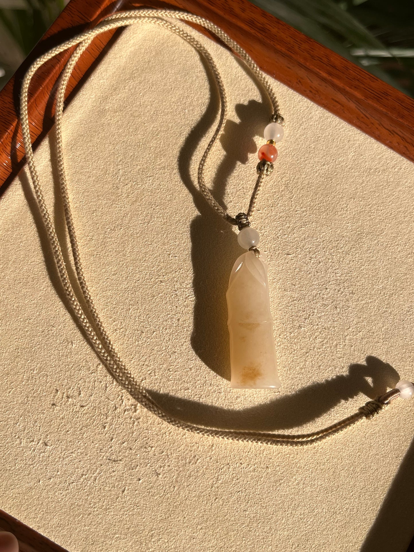 Hand Carved Light Brown Hetian Jade Bamboo | 精工手雕和田浅糖竹节