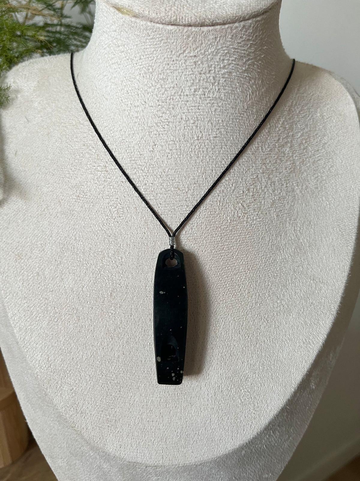 Dark Green Hetian Jade Whistle | 新疆和田黑青口哨
