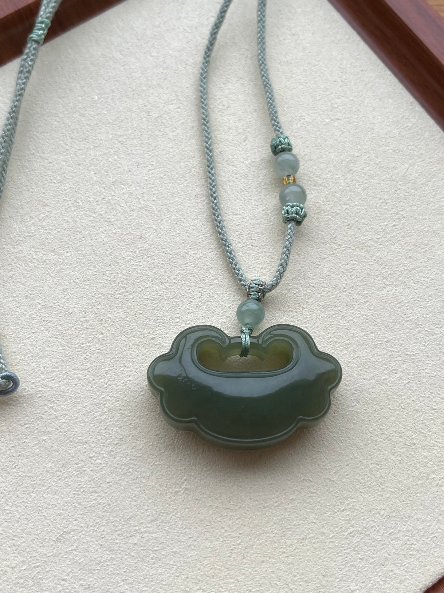 Avocado Green Hetian Jade Auspicious Clouds Ruyi Pendant | 和田牛油果绿祥云如意