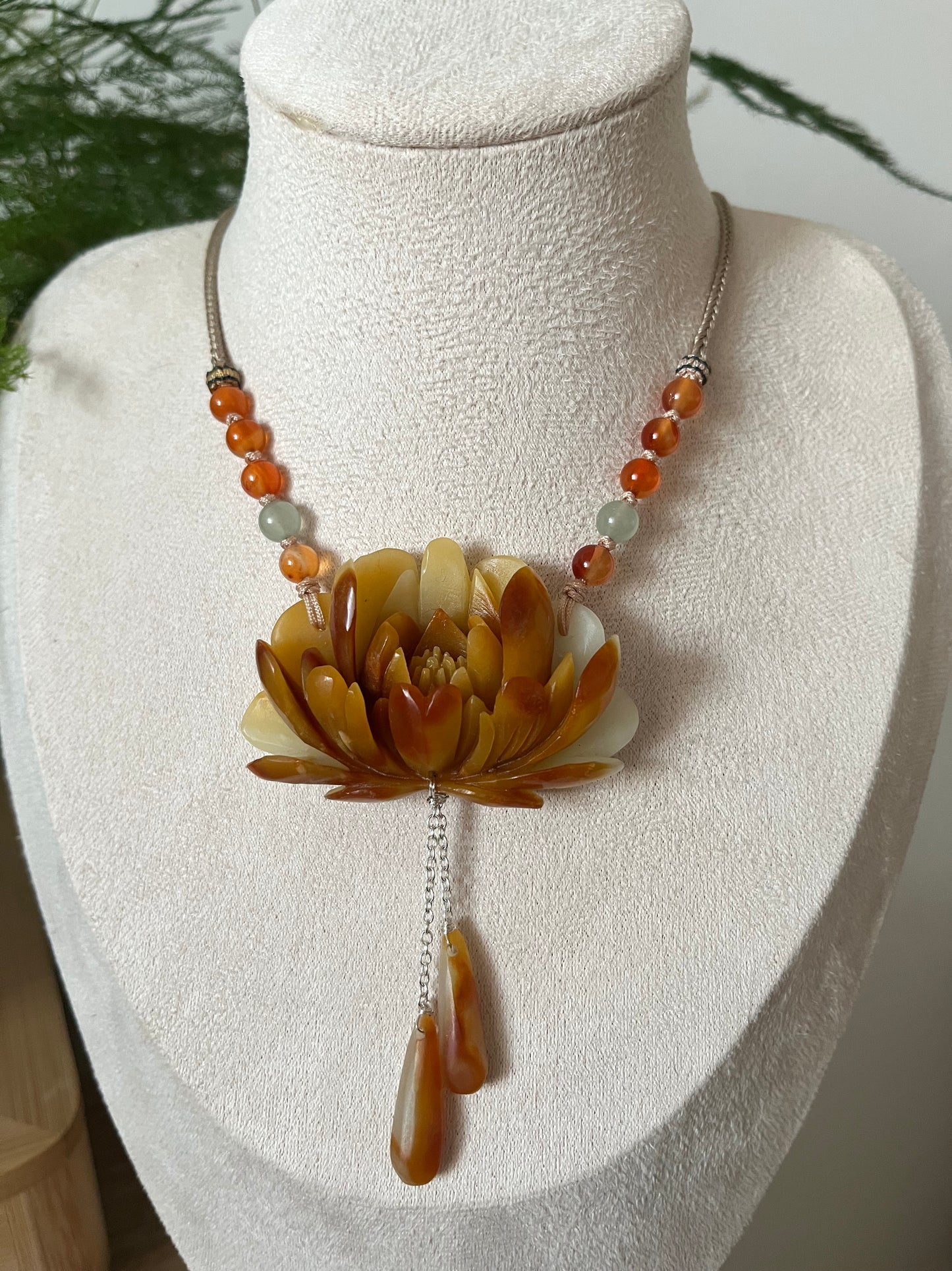 Hand Carved Xiu Jade Peony Pendant | 手雕岫玉牡丹