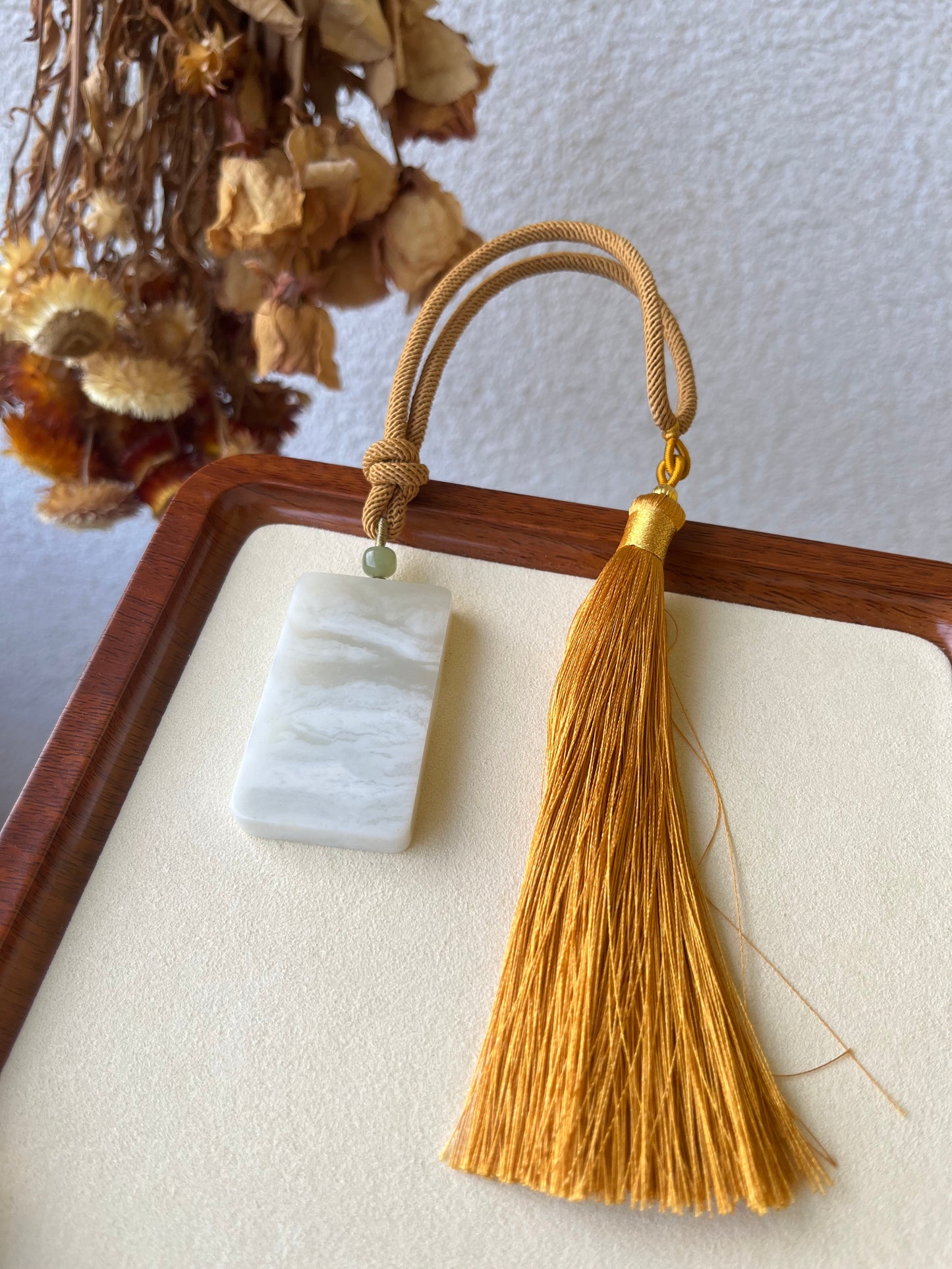 Unique White Jade Flat Pendant with Artistic Cloud-like Inclusions | 和田特色意境棉白玉无事牌