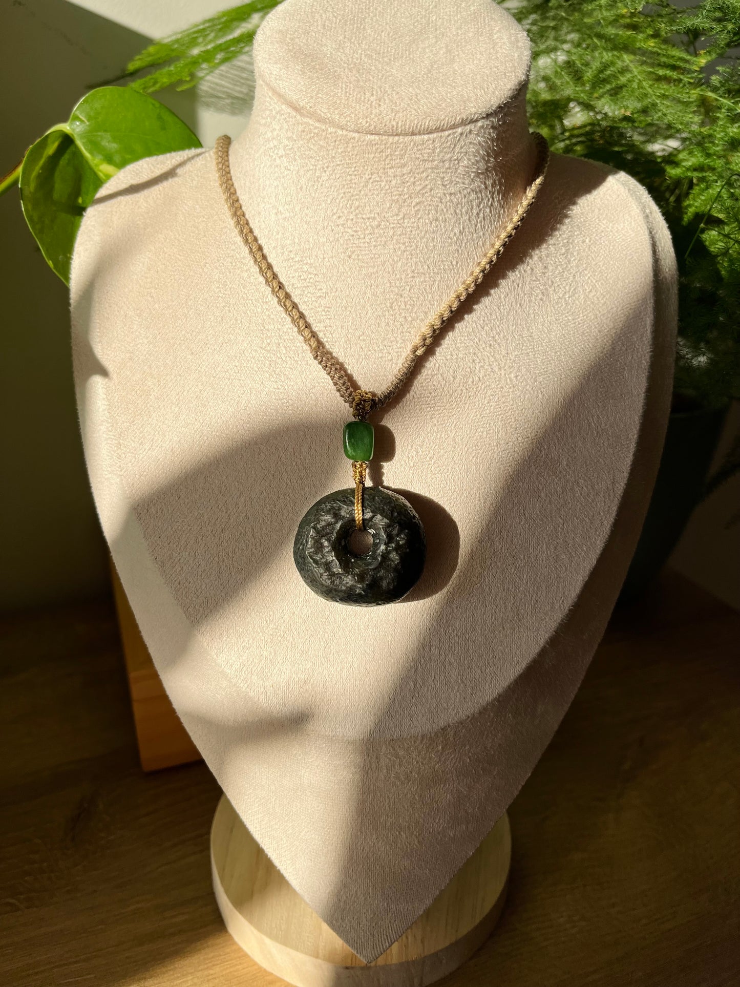 Antique-style Hetian Jade Pebble Chinese Safety Clasp Pendant, Chinese PI pendant，碧玉古风平安扣