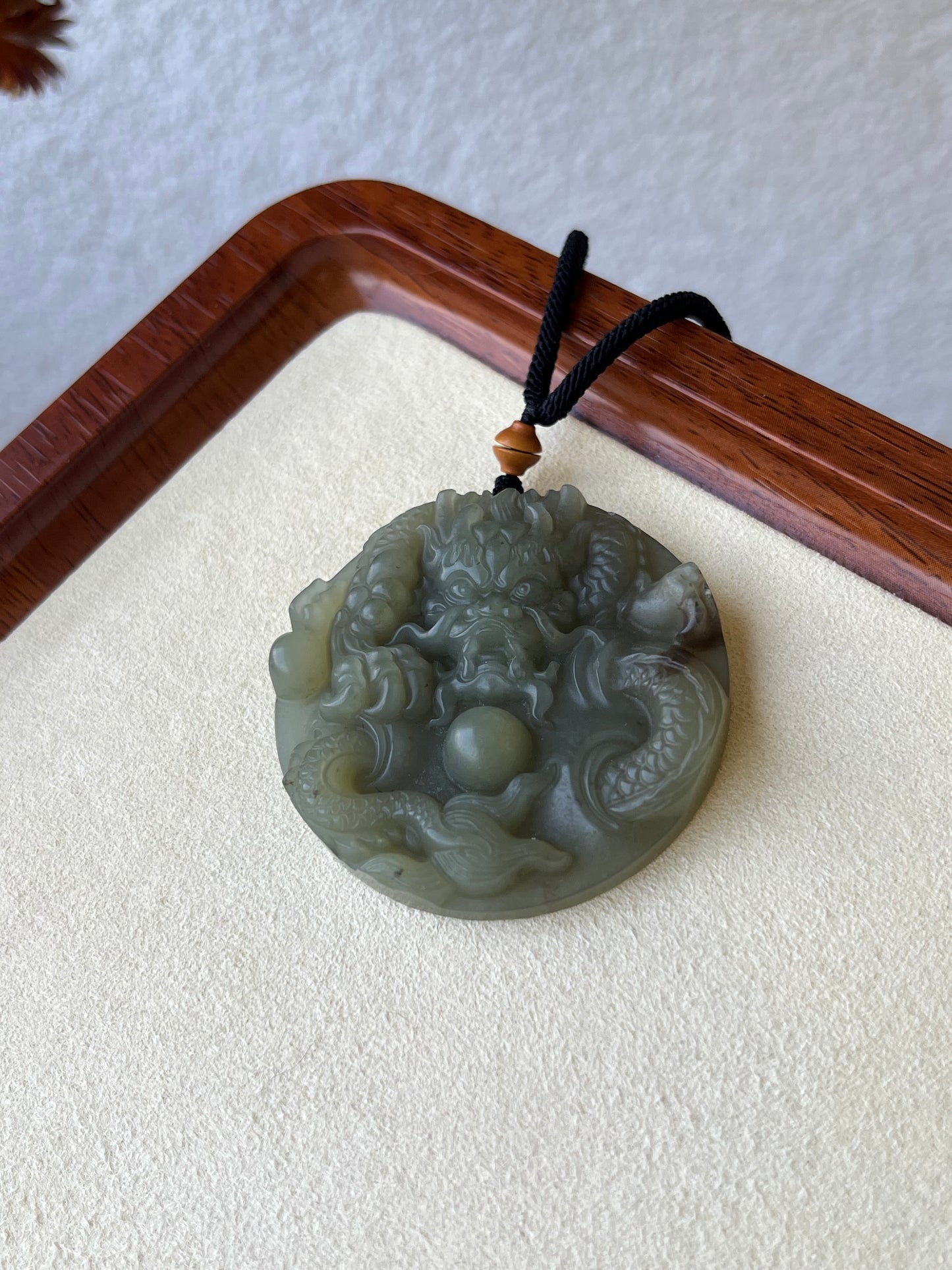 Green Hetian Jade Dragon Pendant | 和田晴水龙牌