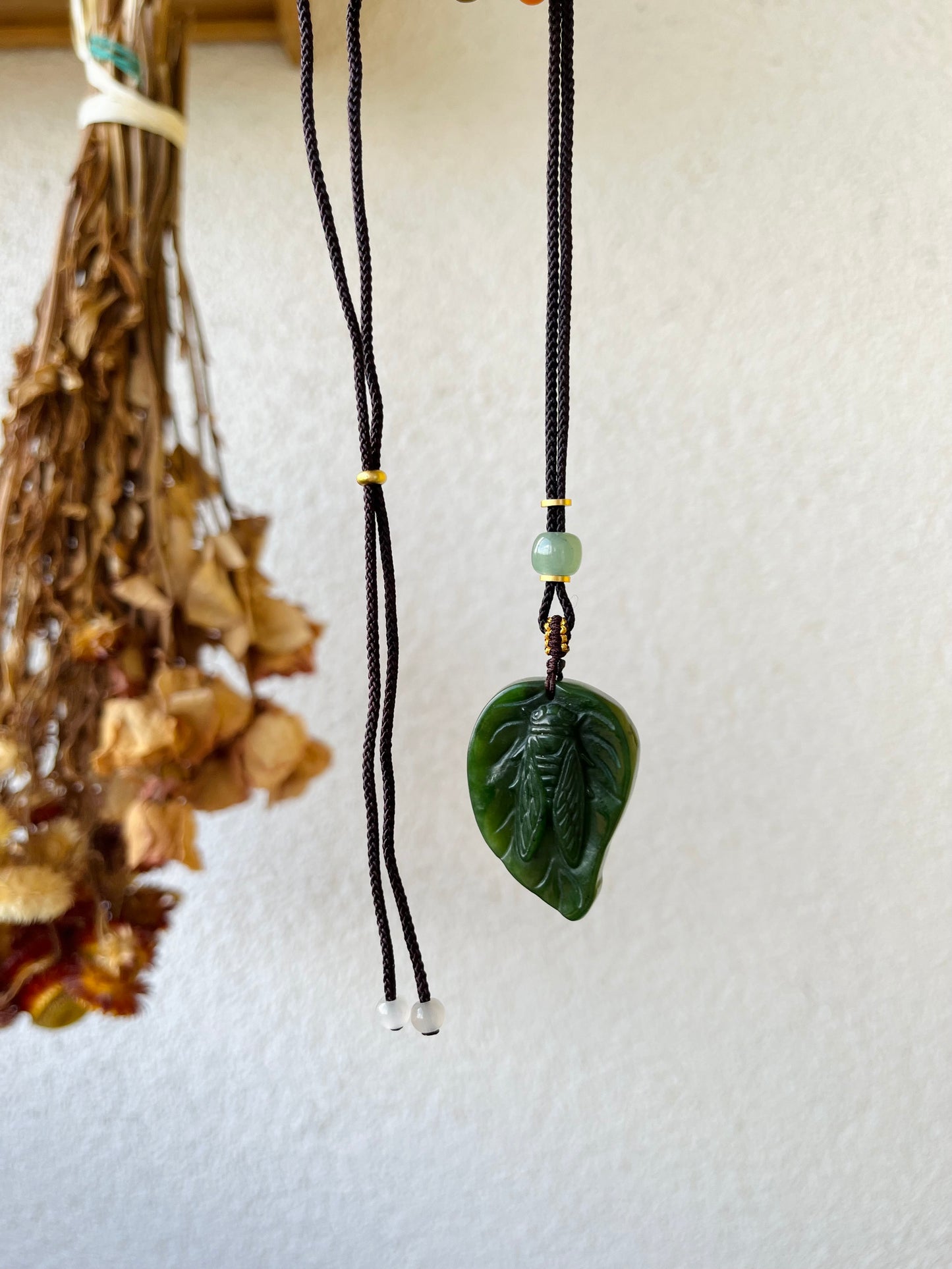 Hand Carved Green Hetian Jade Cicada on a Leaf Pendant, 手雕碧玉蝉吊坠