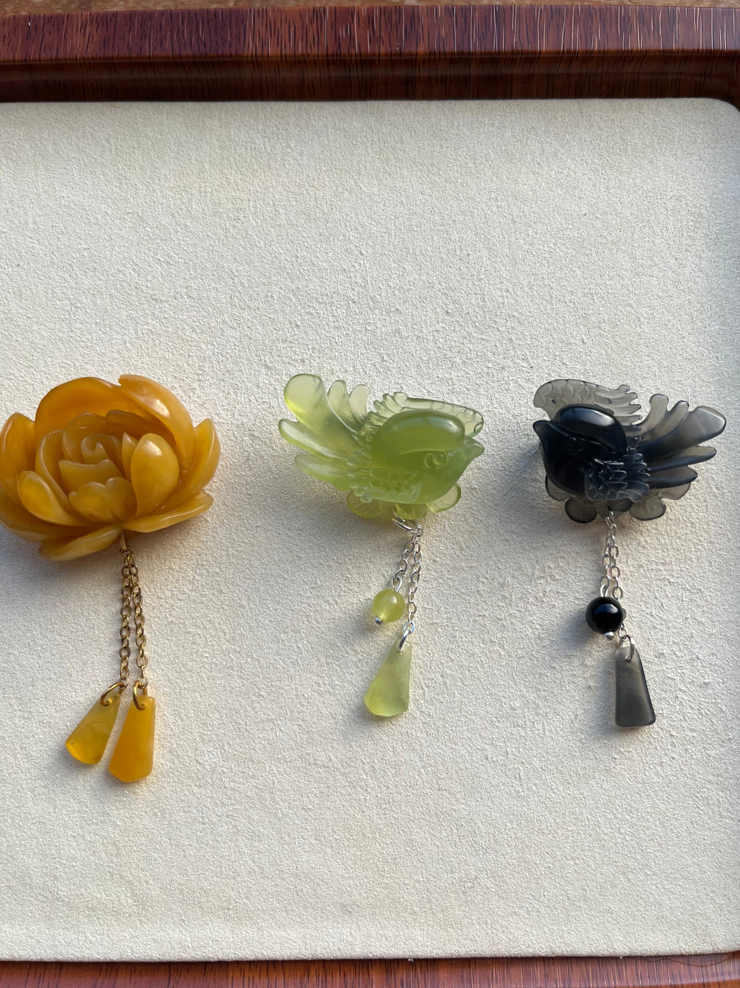 Hand Carved Xiu Jade Magpie, Lotus Brooches | 手雕岫玉胸针