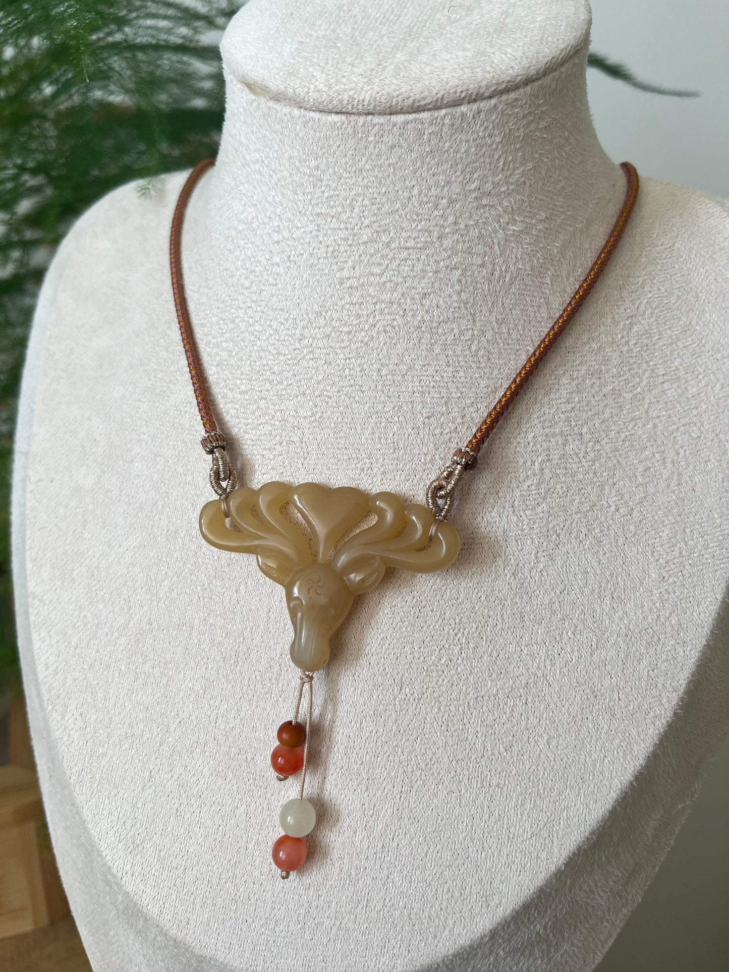 Hand Carved Brown And White Hetian Jade Deer Pendant | 手雕和田糖白梅花鹿