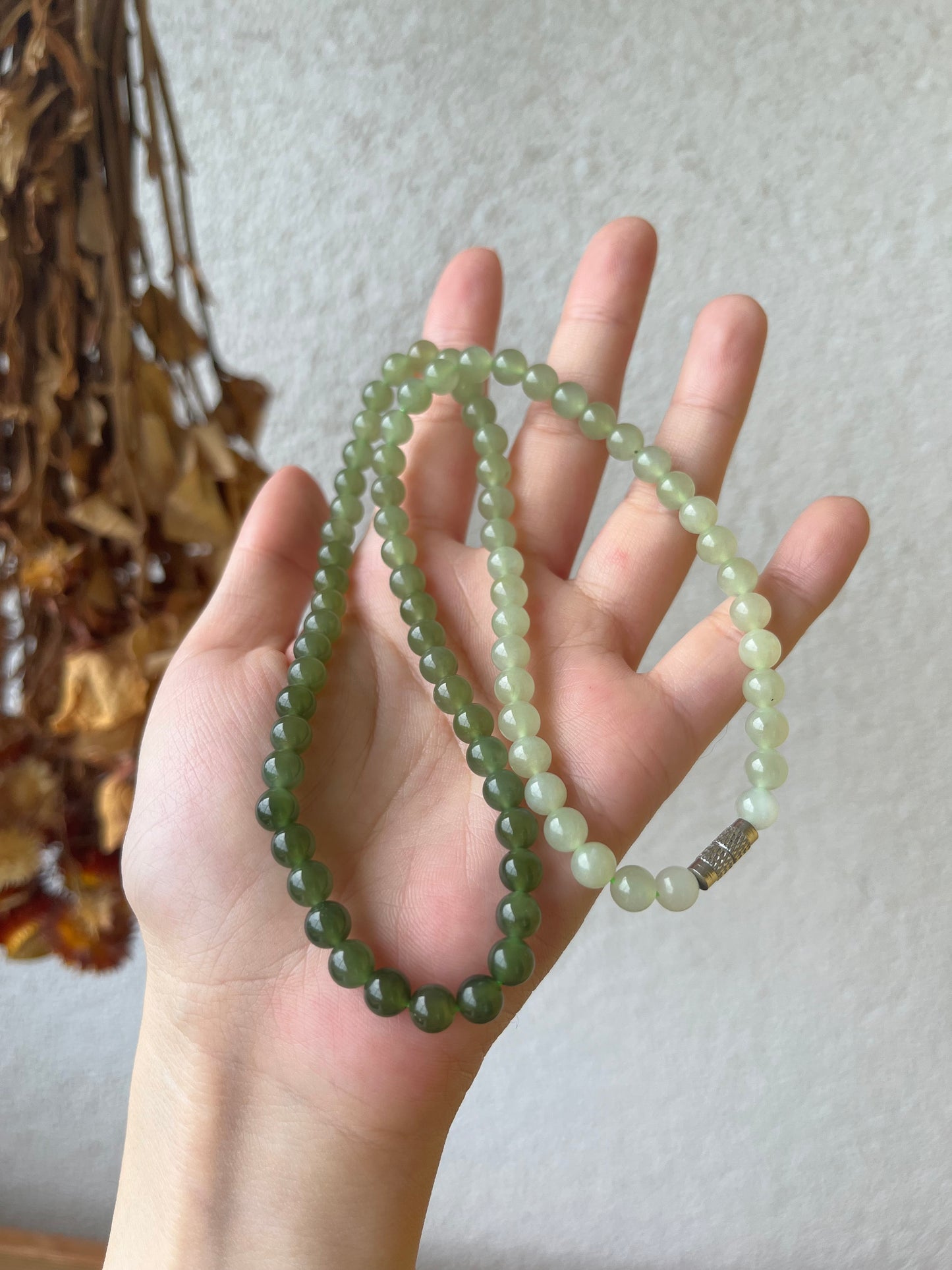 Hetian Jade Necklace with Gradient Green Tones，和田湖水绿晴水渐变项链
