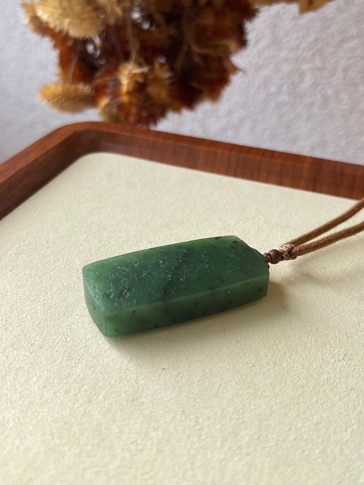 Antique-style Green Hetian Jade Flat Pendant | 古风碧玉无事牌