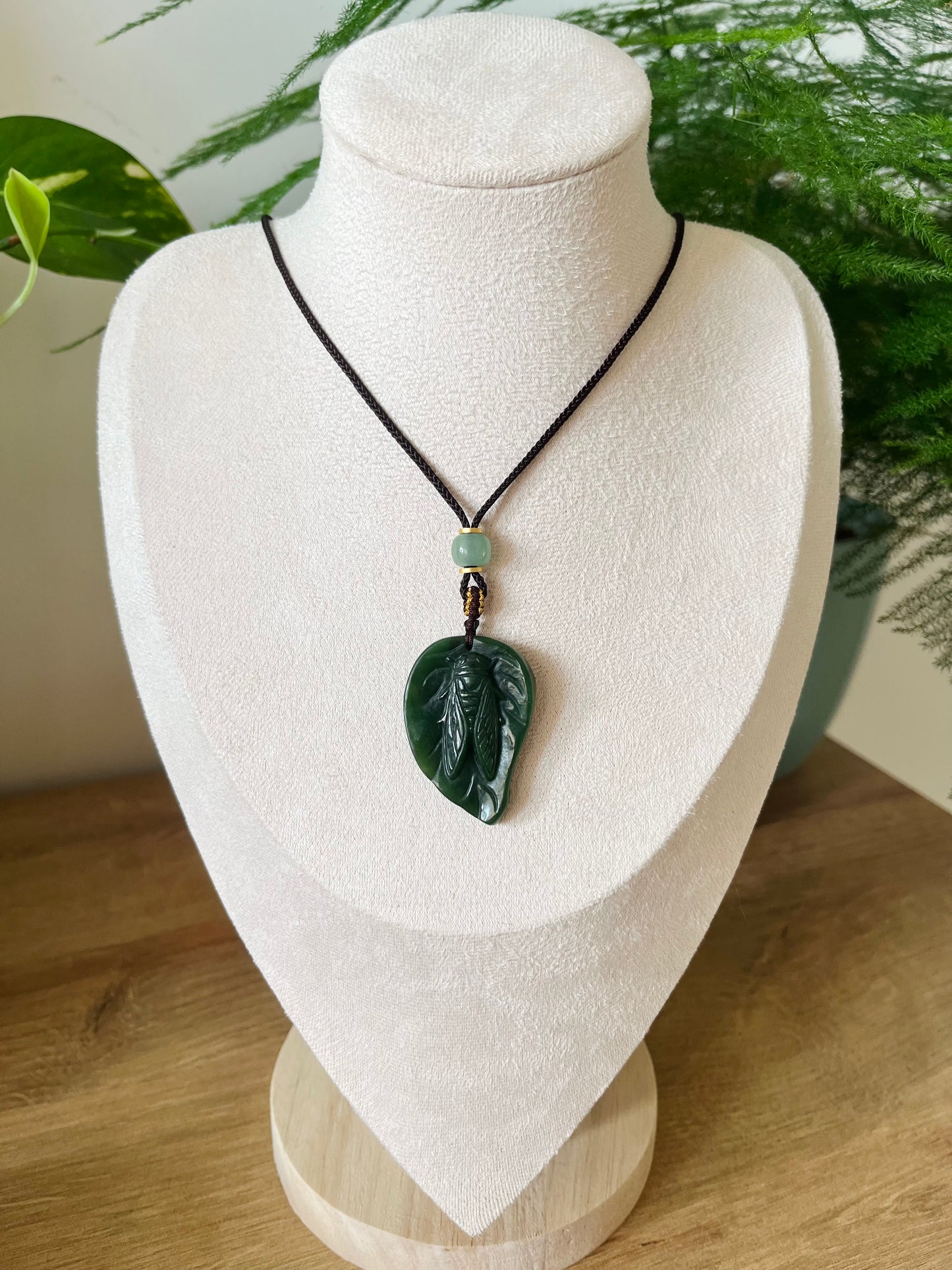 Hand Carved Green Hetian Jade Cicada on a Leaf Pendant, 手雕碧玉蝉吊坠