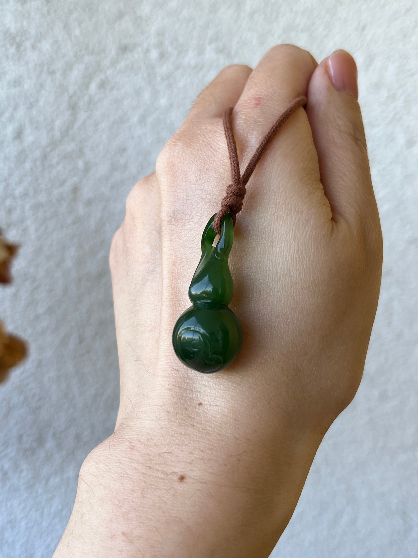 Hand Carved Green Hetian Jade Hulu Pendant, 手雕碧玉葫芦