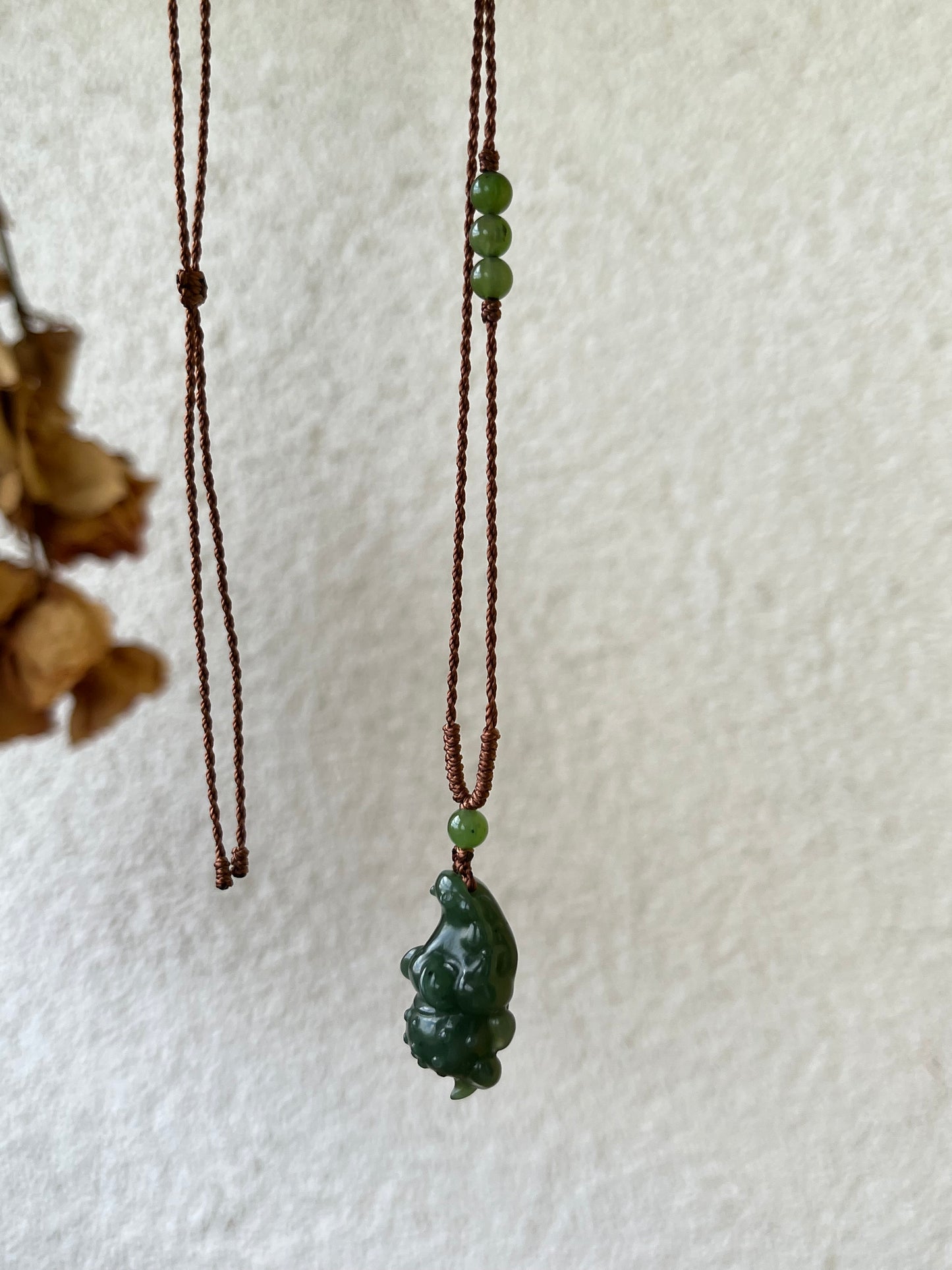 Handmade Necklace with a Super Cute Green Hetian Jade Crocodile, 手编超萌碧玉小鳄鱼吊坠