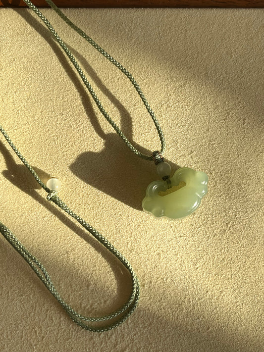 Hetian Jade Auspicious Cloud Ruyi Pendant | 和田晴水祥云如意锁