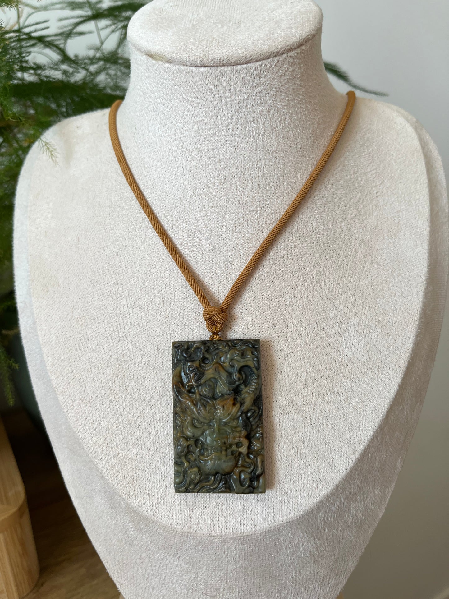 Xiu Jade Dragon Pendant | 岫玉龙牌