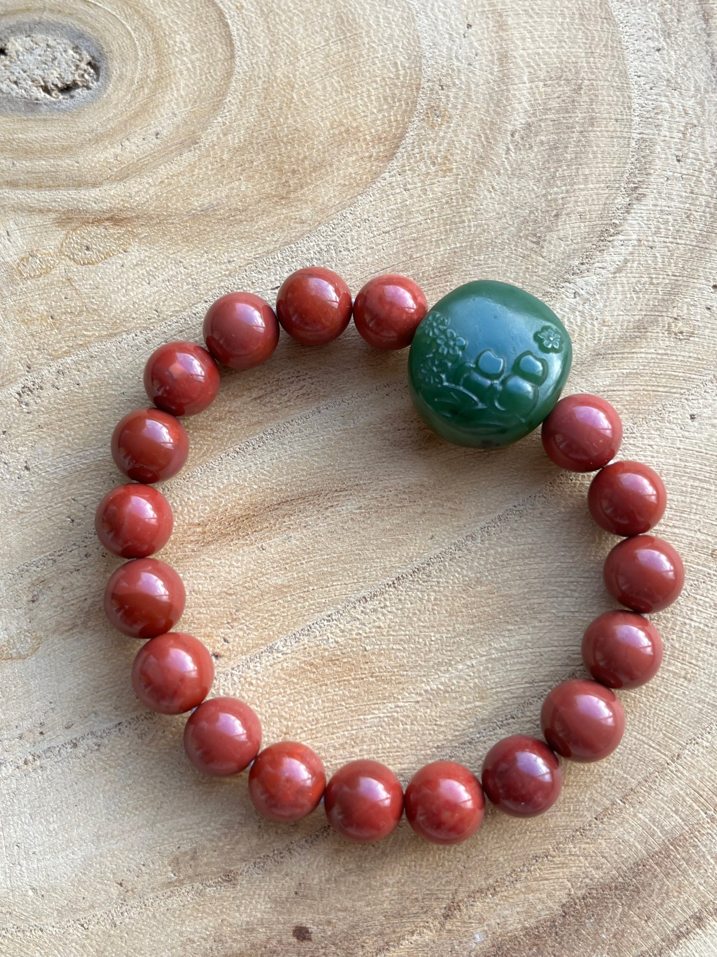 Southern Red Agate Beaded Bracelet (9mm) with a Hand Carved Green Hetian Jade Cat Pendant, 南红玛瑙和手雕猫牌手串