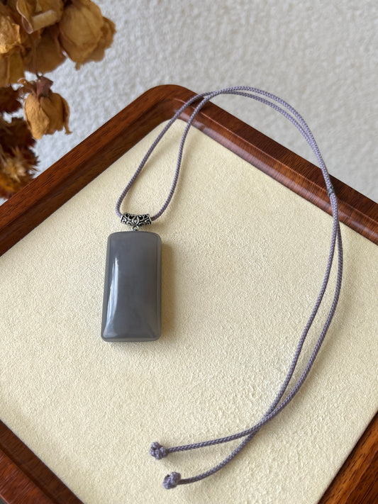 Dark Smoky Purple Hetian Jade Flat Pendant | 和田浓烟紫无事牌