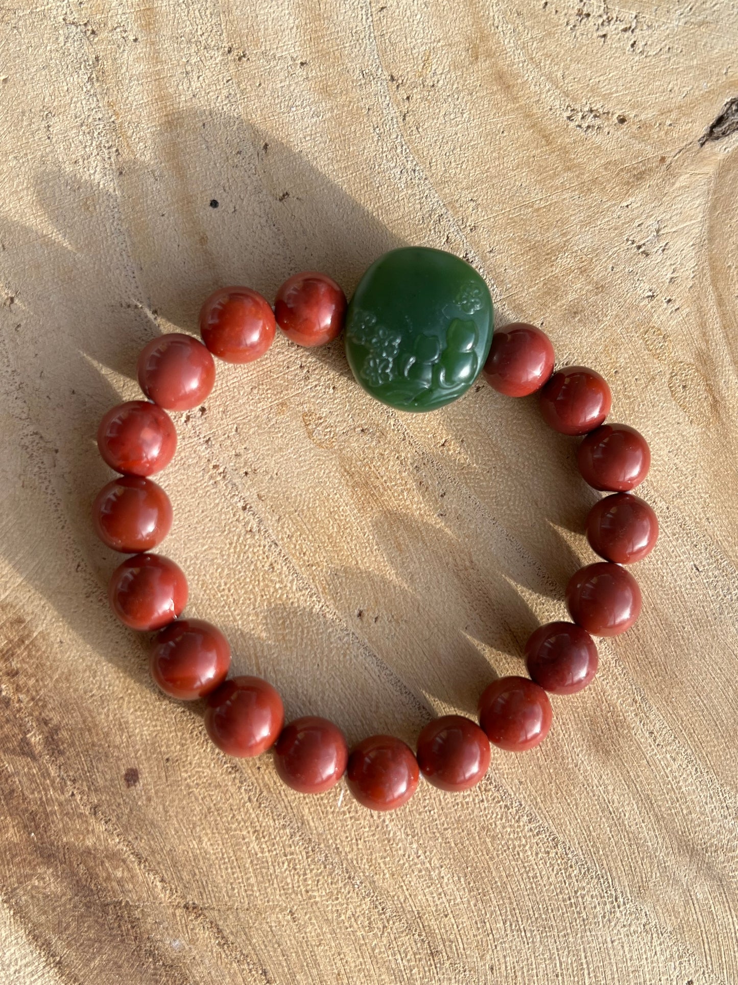 Southern Red Agate Beaded Bracelet (9mm) with a Hand Carved Green Hetian Jade Cat Pendant, 南红玛瑙和手雕猫牌手串