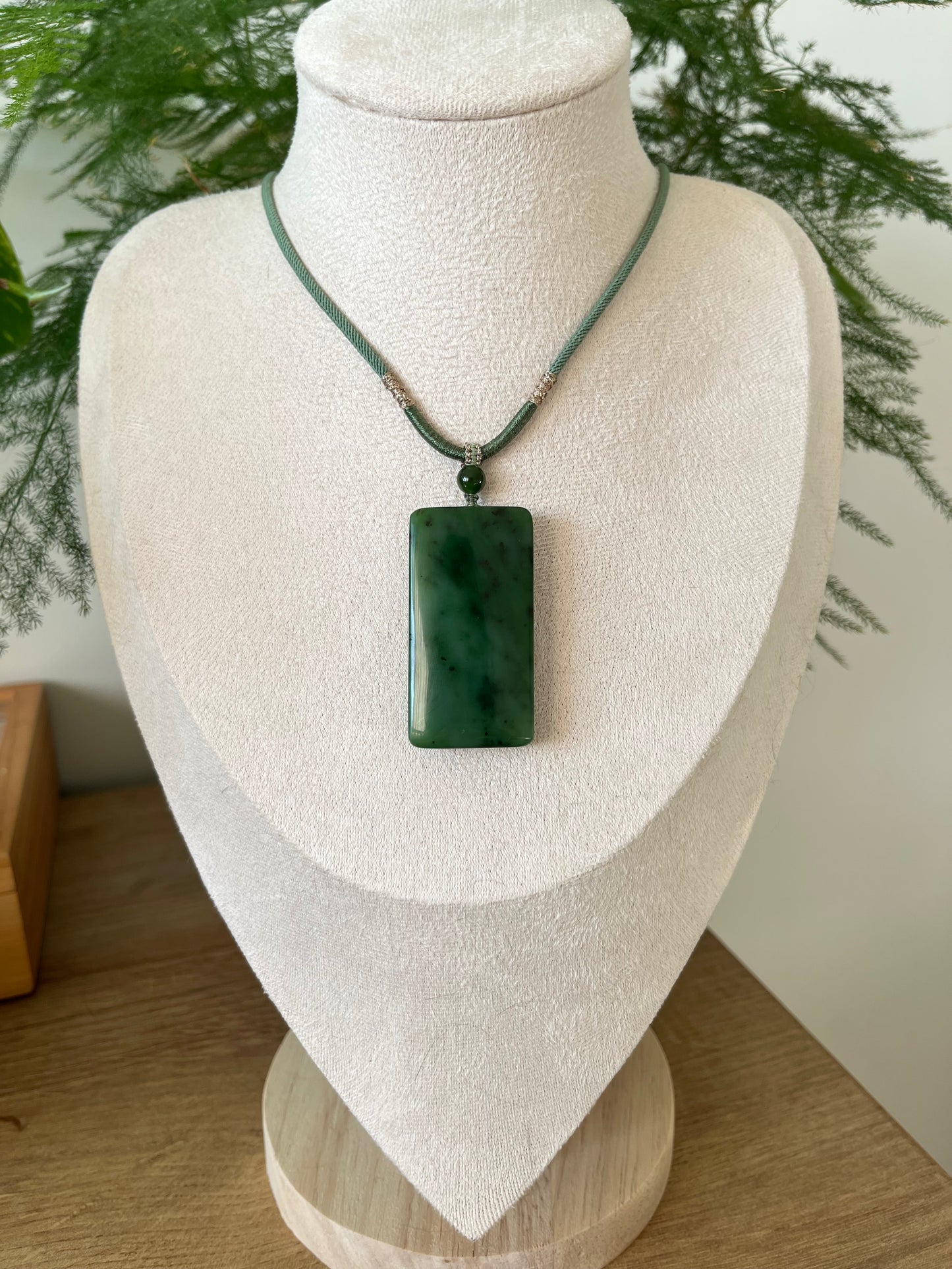 Necklace with a Green Hetian Jade Flat Pendant，和田老矿碧玉无事牌