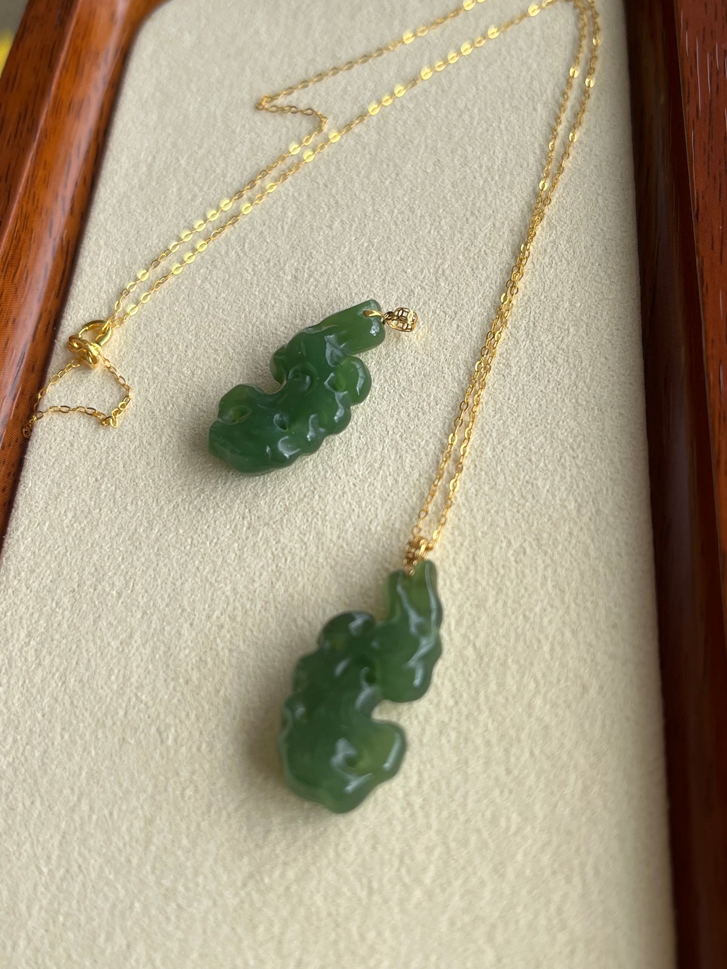 18K Gold-mounted Green Hetian Jade Carved Pendants | 18k金扣头碧玉小吊坠