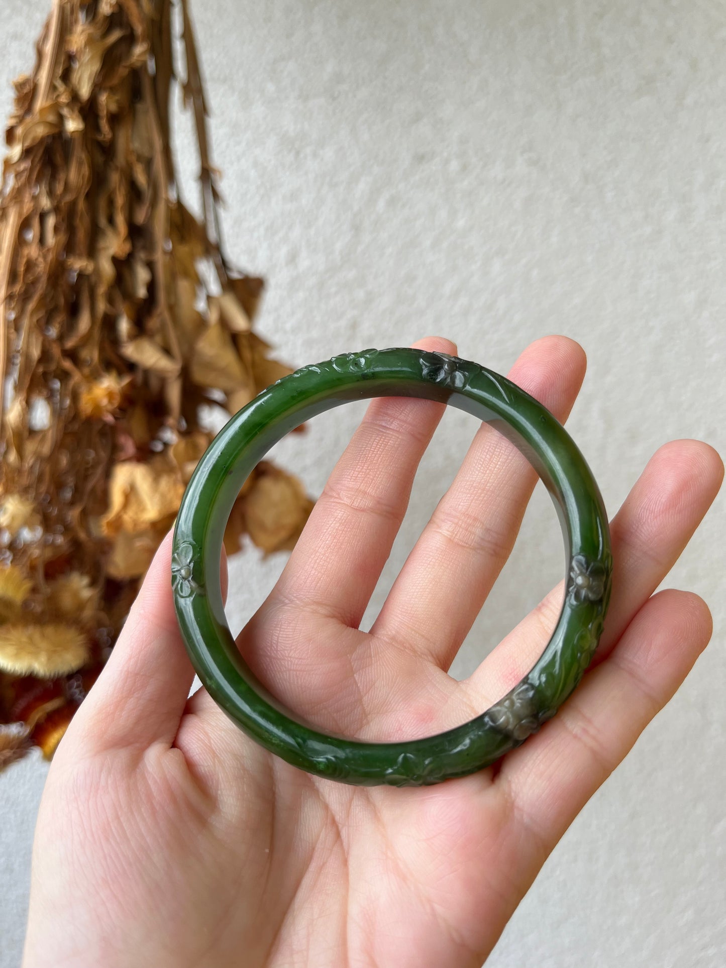 Flower Carving Green Hetian Jade Bangle 61mm, 和田碧玉简单雕刻手镯