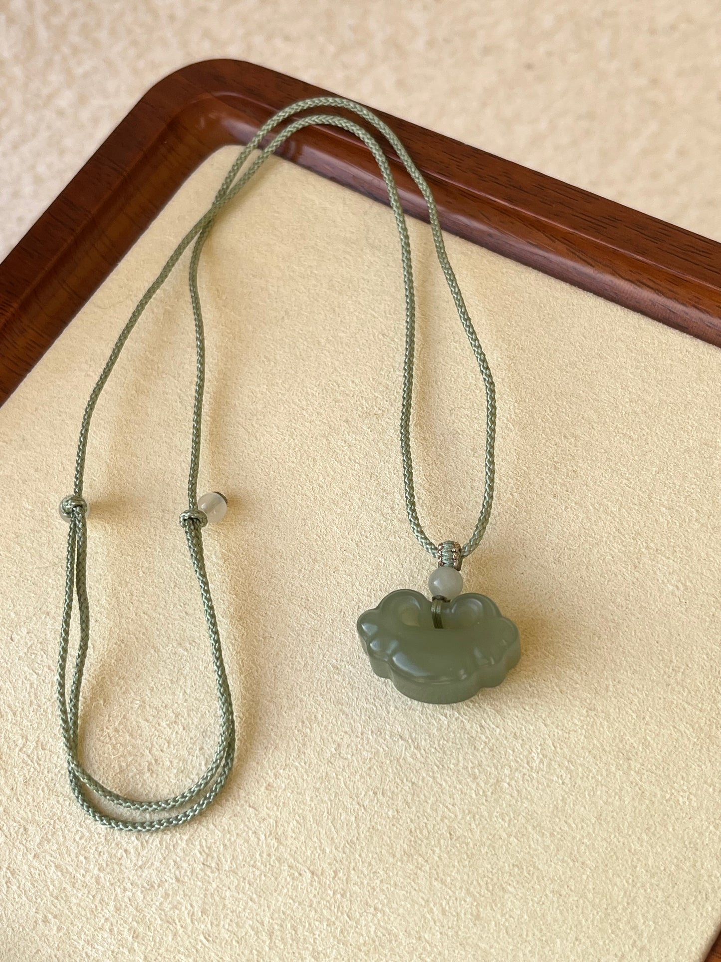Hetian Jade Auspicious Cloud Ruyi Pendant | 和田晴水祥云如意锁