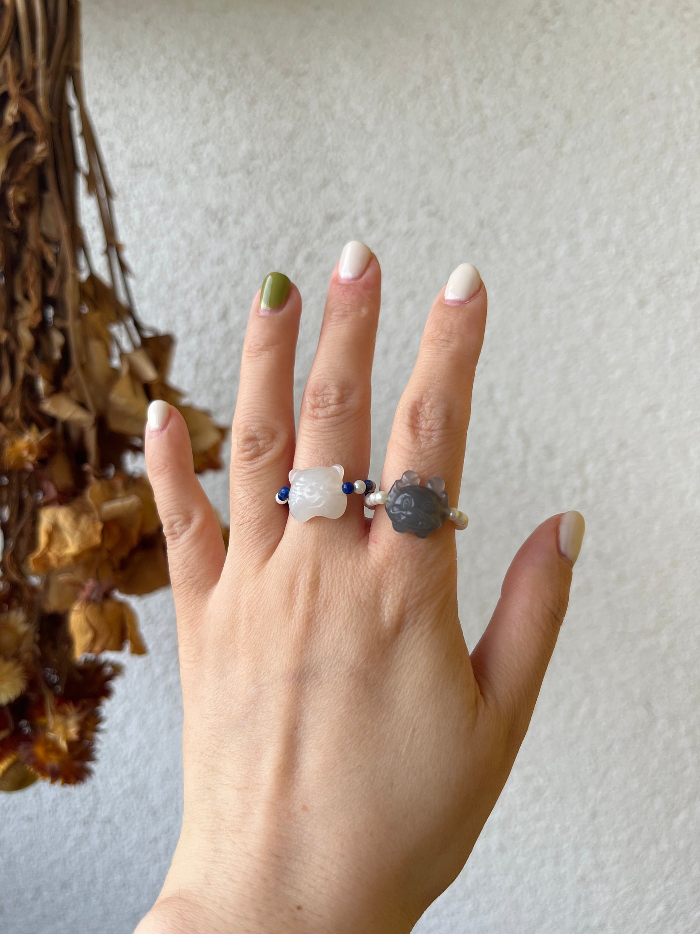 Cute Ring with Mini Pearls and Carving Item