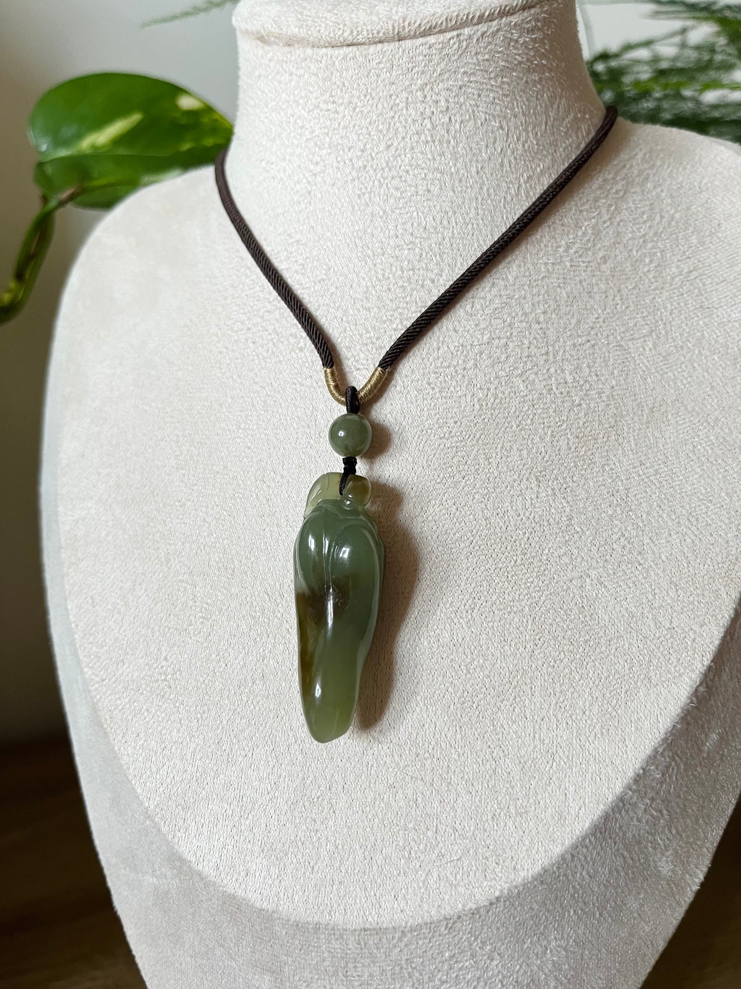 Hand Carved Heitian Jade Pepper Pendant，手雕且末蓝糖和田玉辣椒