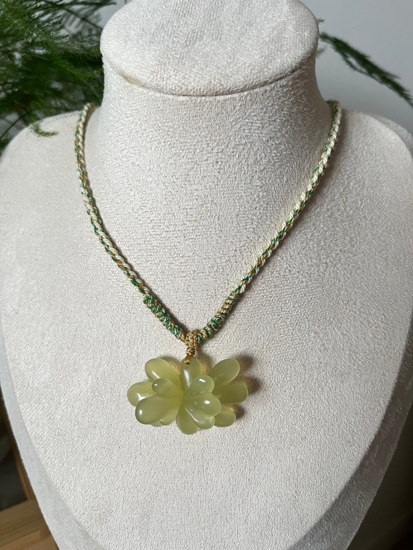 Hand Craved Icy Green Xiu Jade Succulent Pendant | 手雕冰透岫玉多肉