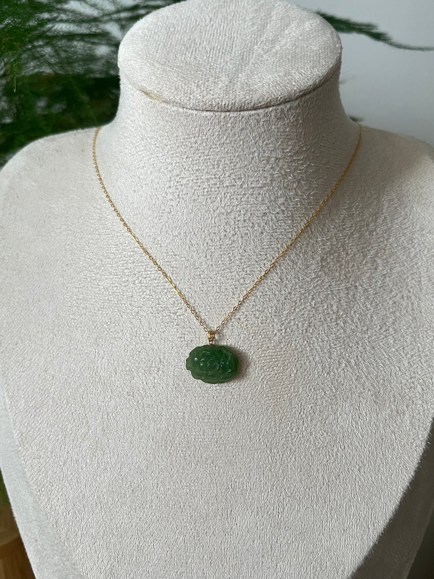 18K Gold-mounted Green Hetian Jade Carved Pendants | 18k金扣头碧玉小吊坠