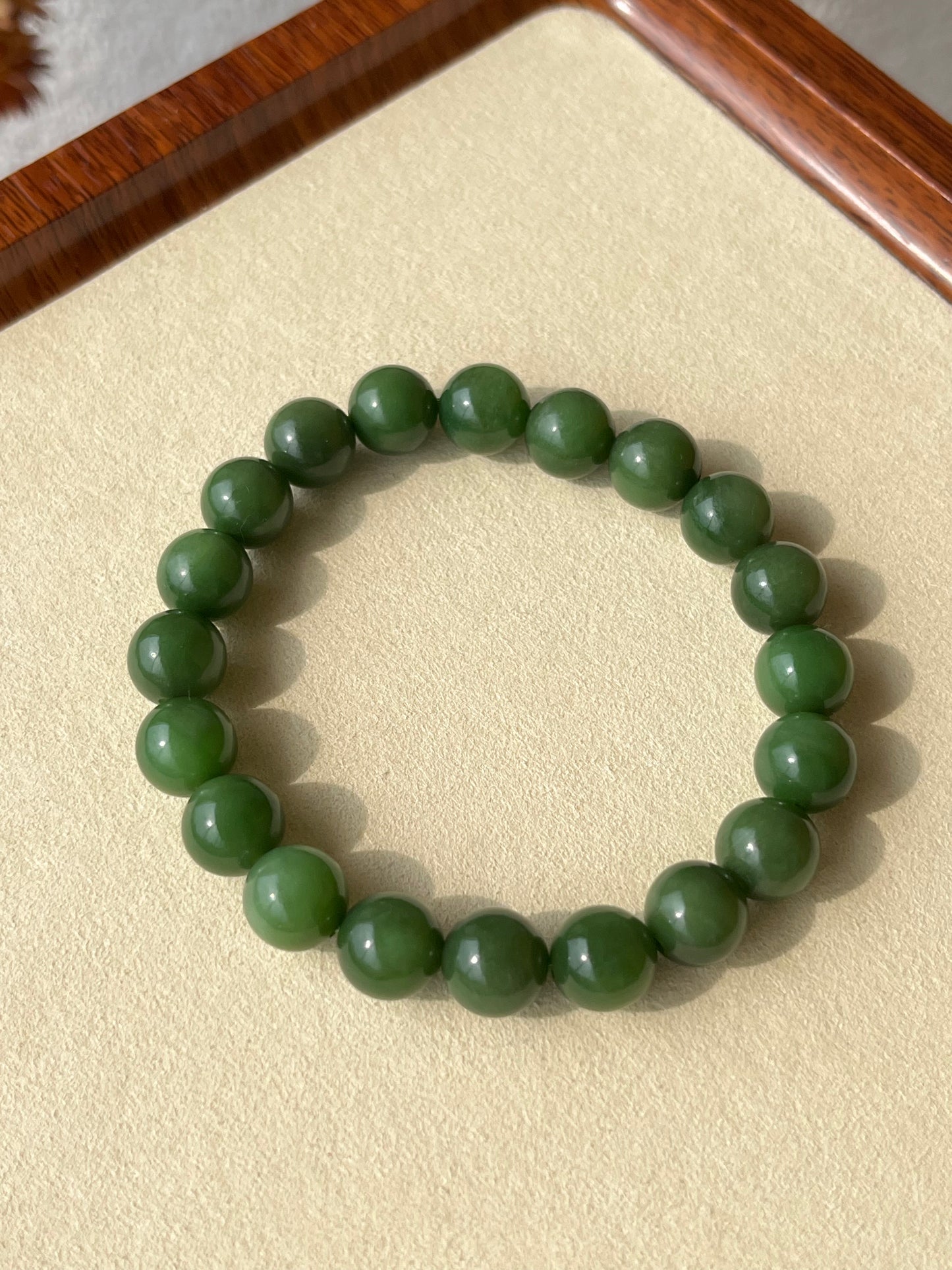 Green Hetian Jade Beaded Bracelet 10mm | 和田碧玉粉绿手串