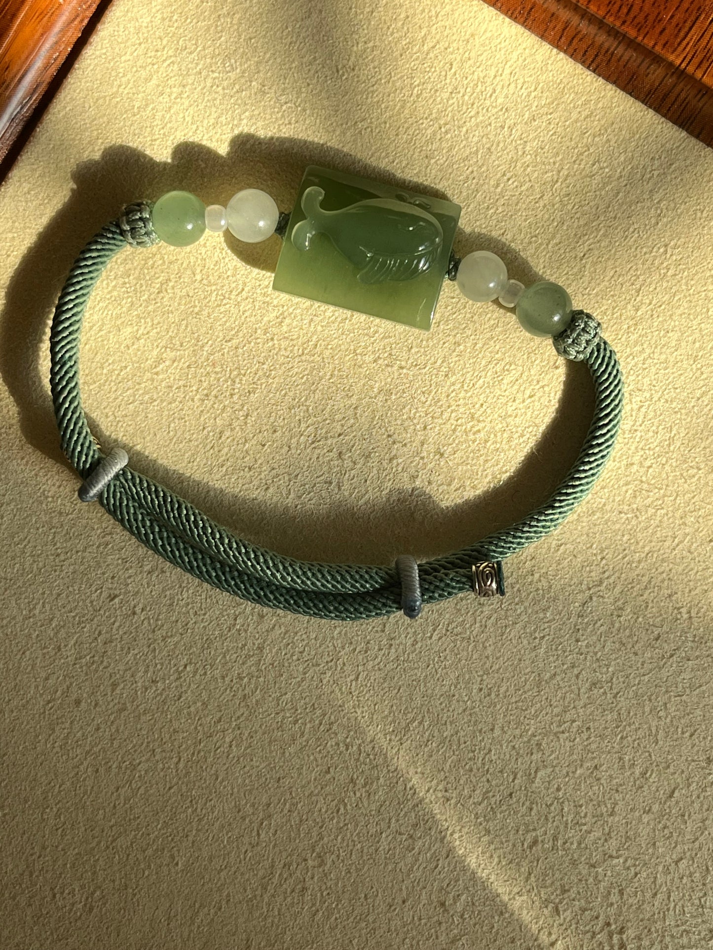 Bracelet Crafted From Hand Carved Hetian Jade Whale Pendant | 和田晴水小鲸鱼手牌
