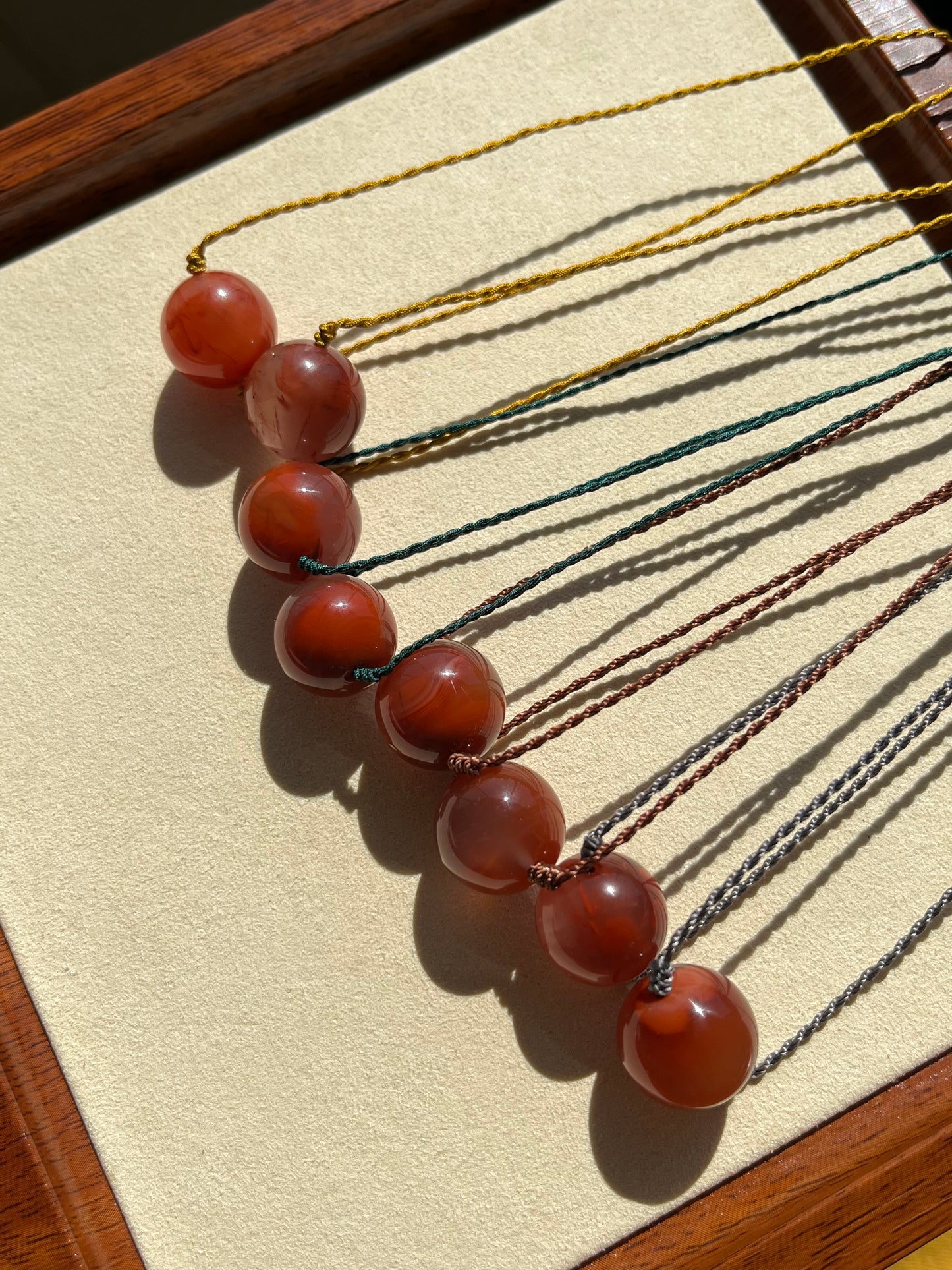 Frame Pattern Nanhong Agate Single Bead (16mm) Necklace | 南红火焰纹单珠路路通项链