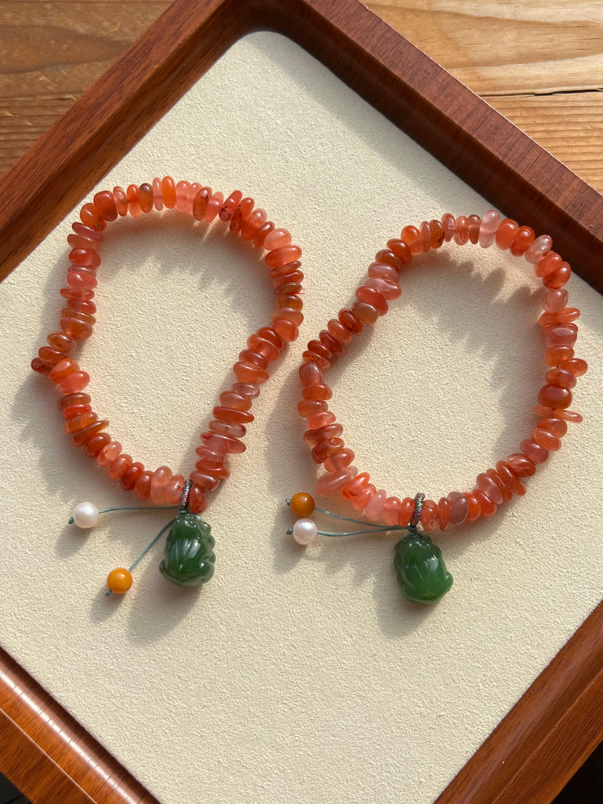 Irregular Shaped Nanhong Agate Beaded Bracelet with A Green Hetian Jade Pixiu