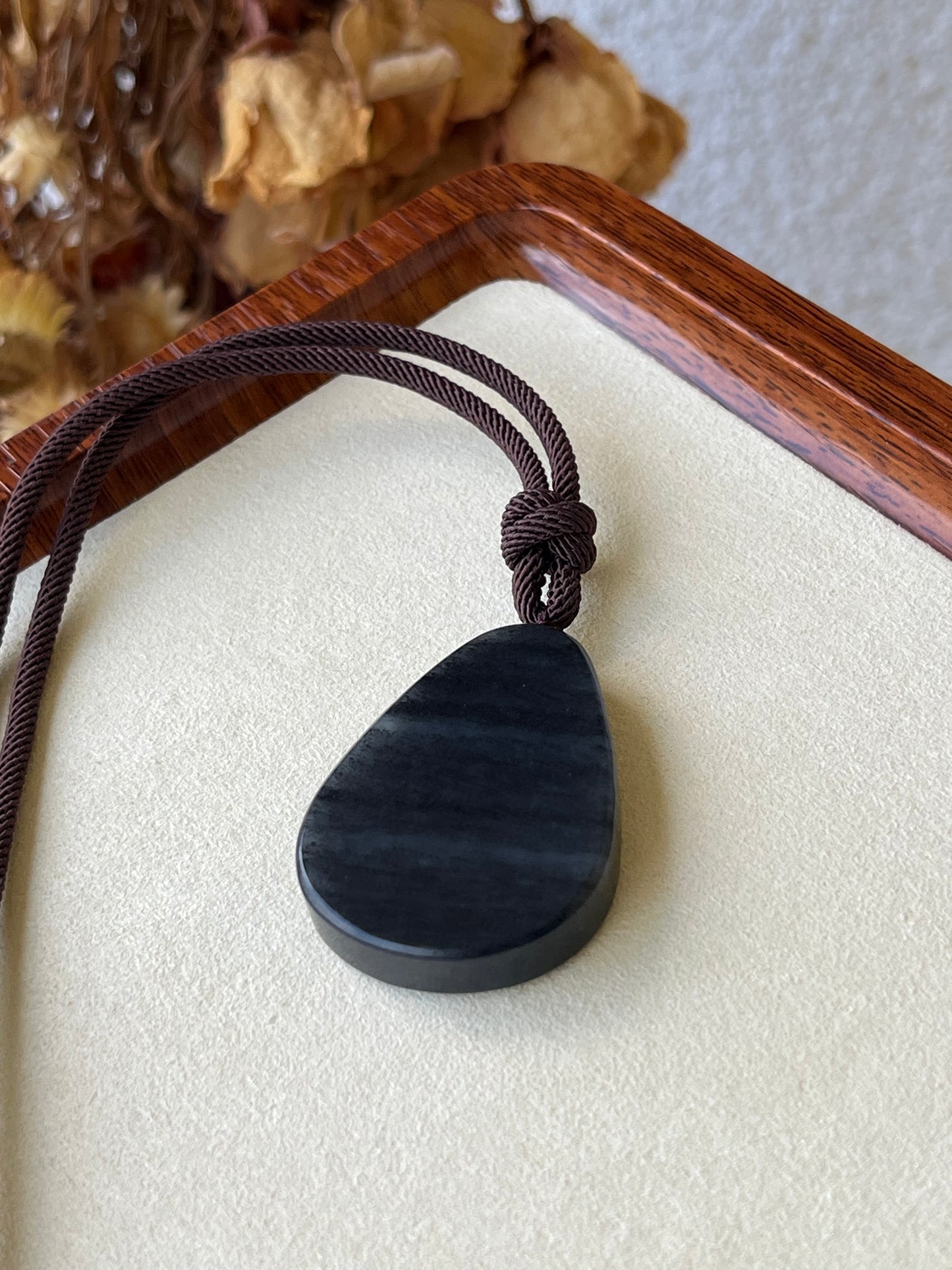 Black Hetian Qinghua Flat Pendant | 和田聚墨青花意境无事牌