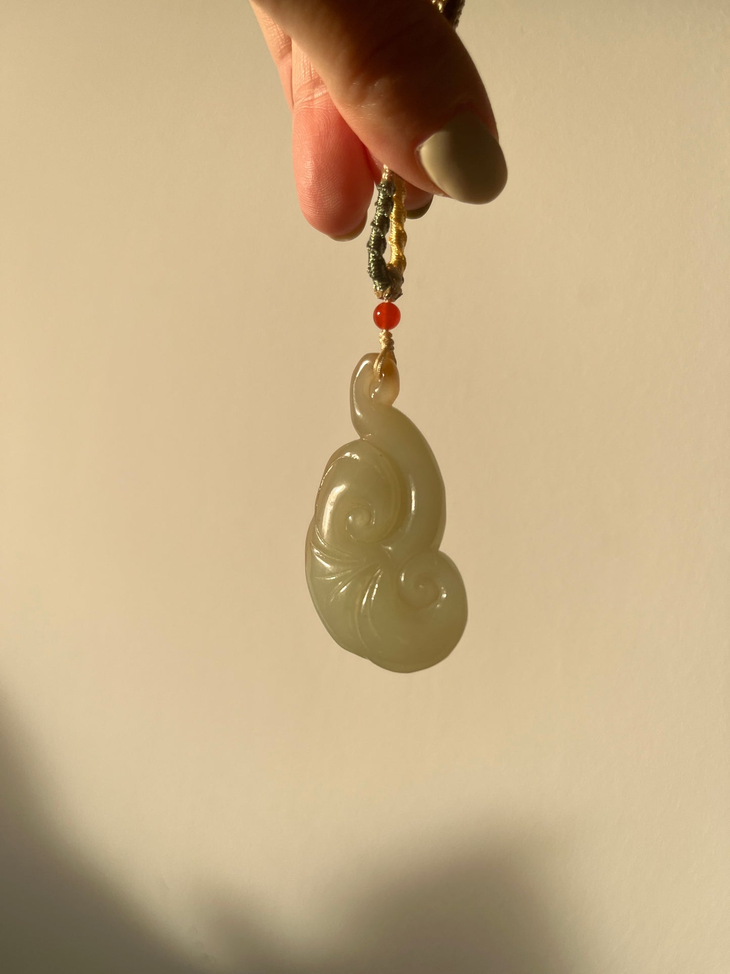 Hand Carved Hetian Jade Ruyi Pendant, 手雕糖白如意