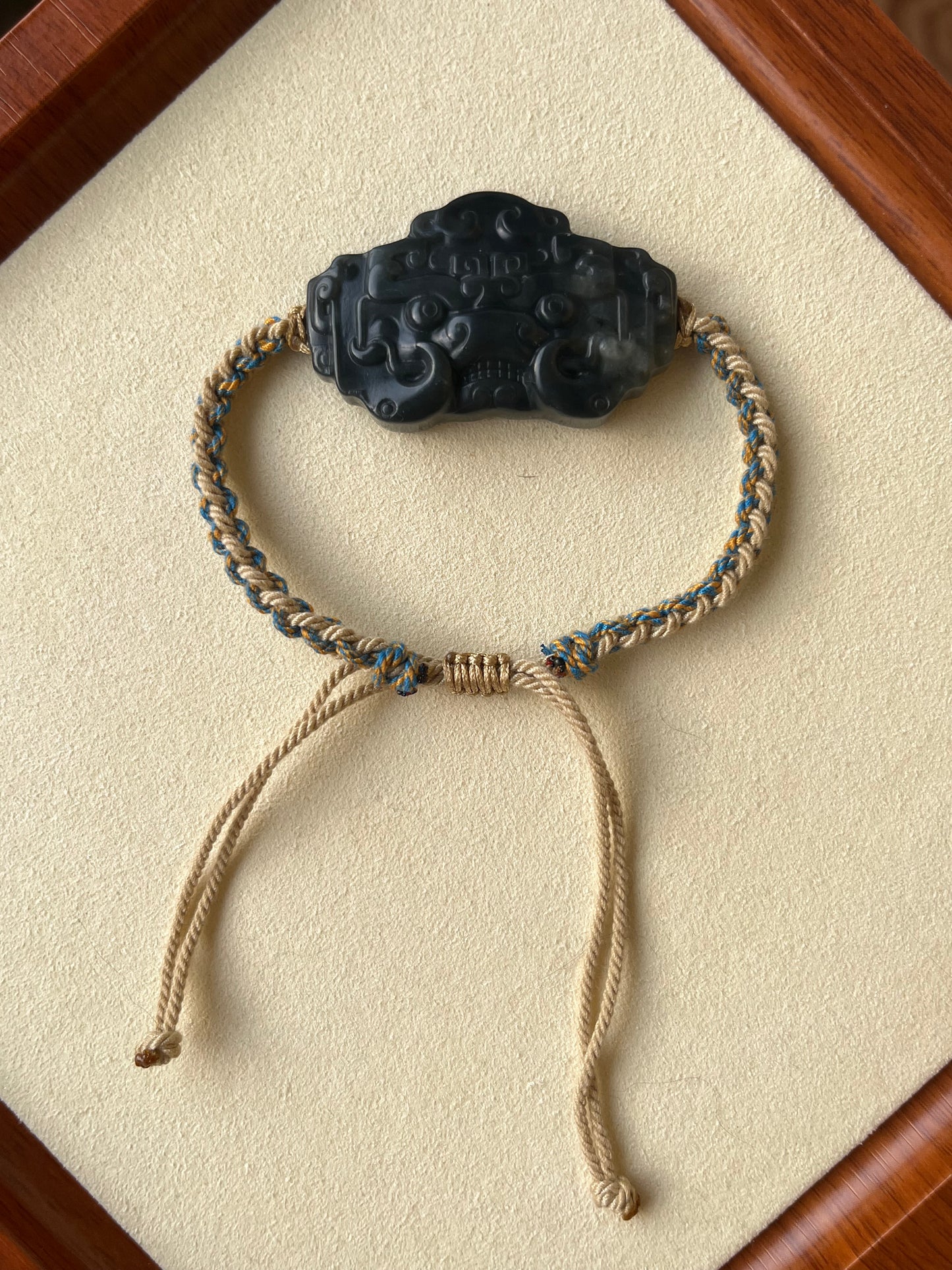Gray Hetian Jade Beast Face Bracelet | 和田青花兽面手牌