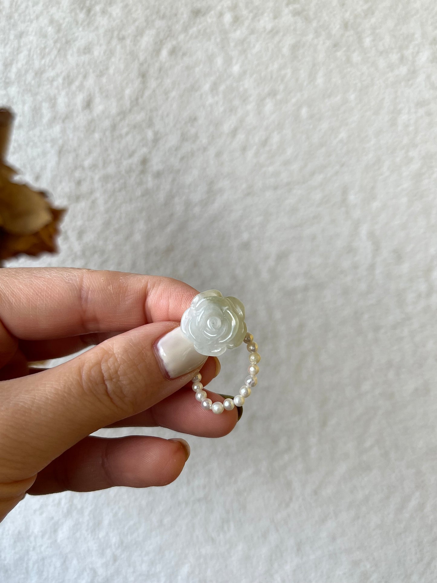 Cute Ring with Mini Pearls and Carving Item