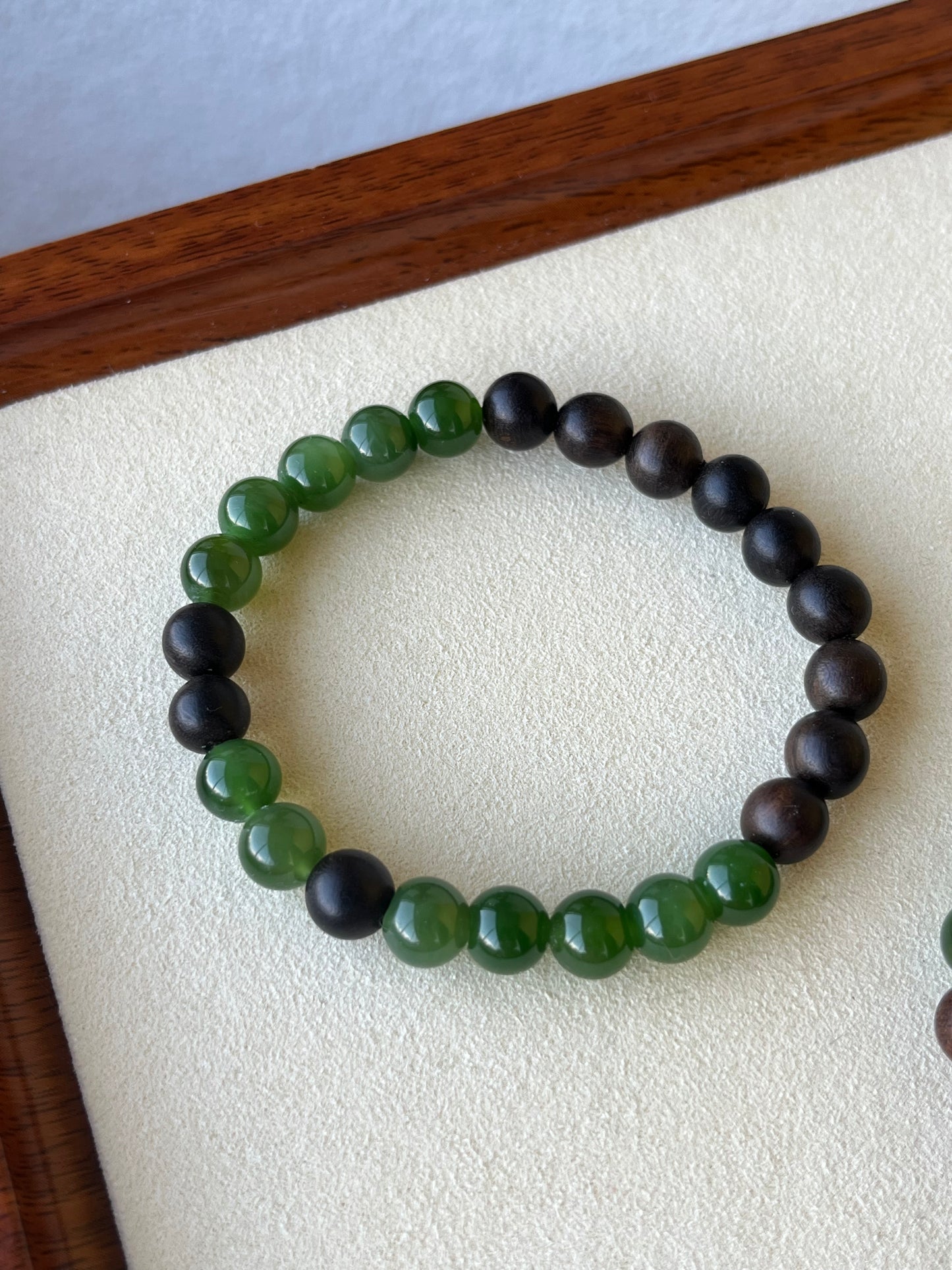 8mm Green Hetian Jade and Agar wood / Sandal wood Beaded Bracelet