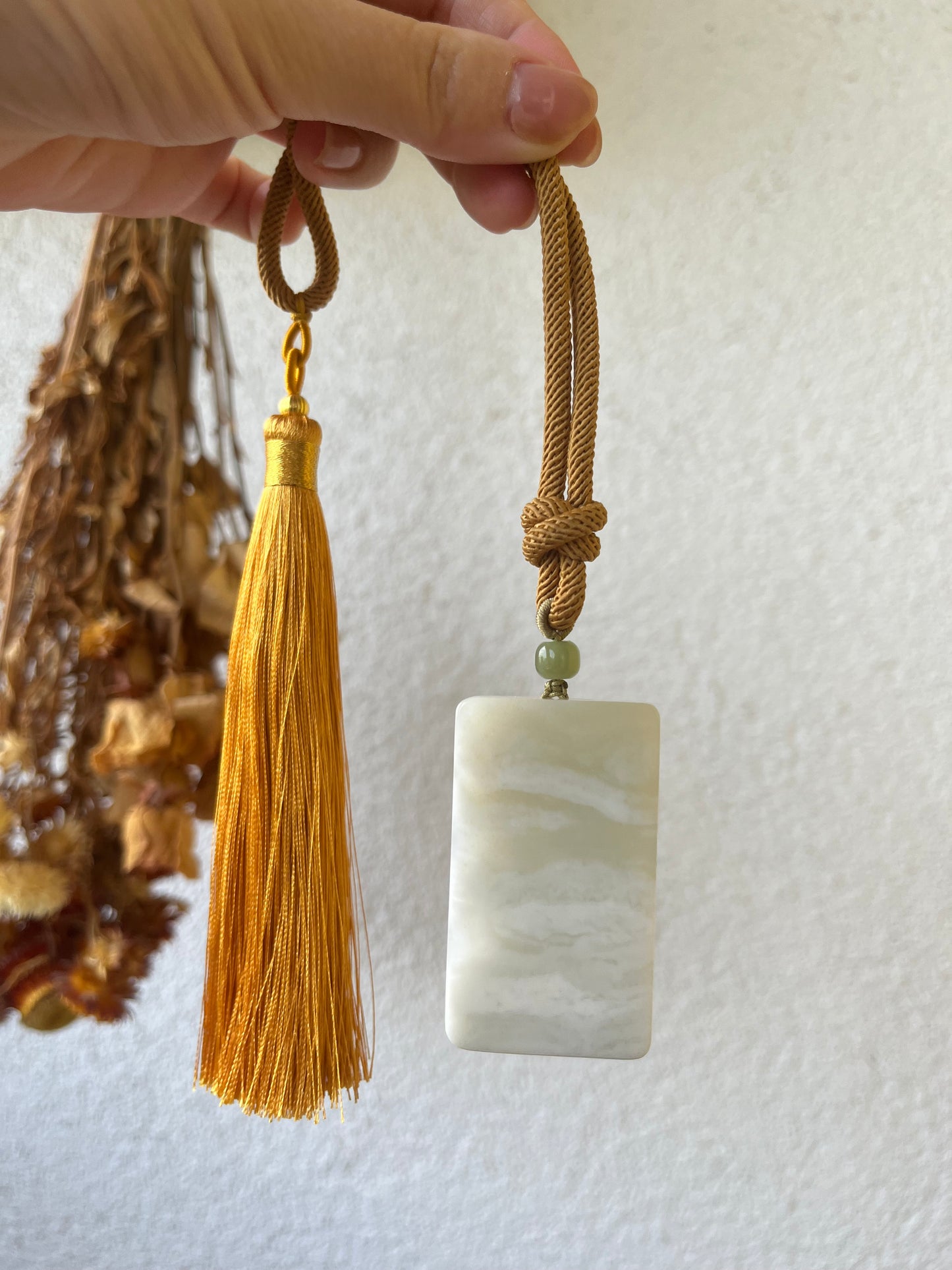 Unique White Jade Flat Pendant with Artistic Cloud-like Inclusions | 和田特色意境棉白玉无事牌