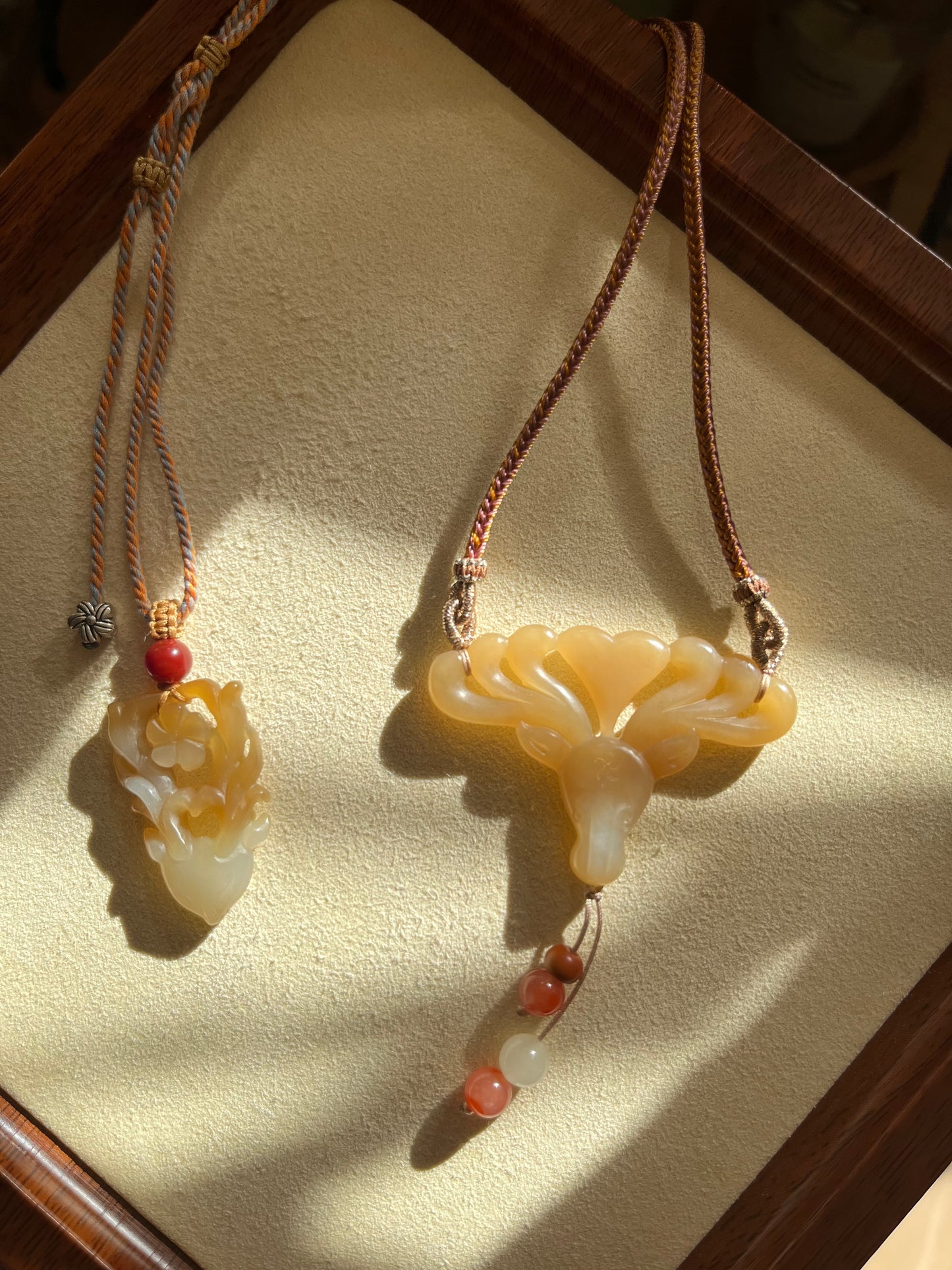 Hand Carved Brown And White Hetian Jade Deer | 手雕和田糖白梅花鹿， 一路生花