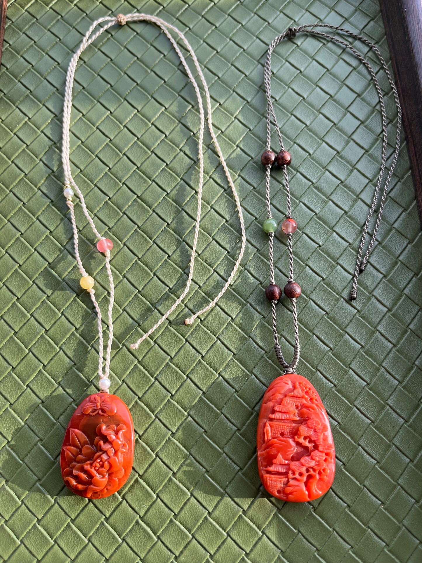 Hand Carved Nanhong Agate Landscape Pendant | 手雕满色肉南红山水