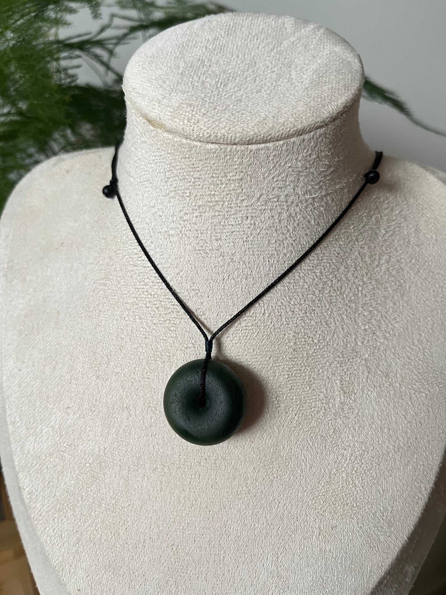 Antique-style Dark Green Hetian Jade Safety Clasp Pendant, PI pendant | 和田碧玉古风平安扣