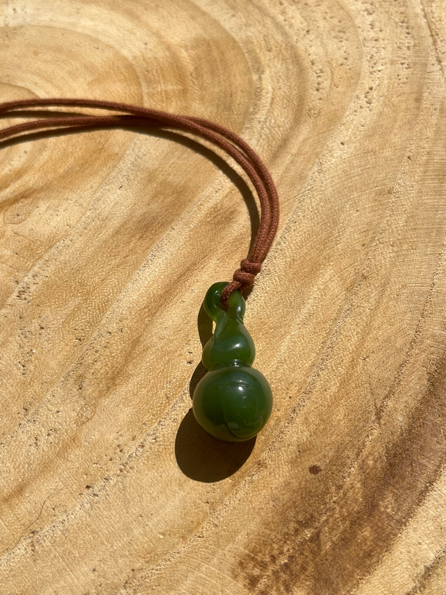 Hand Carved Green Hetian Jade Hulu Pendant, 手雕碧玉葫芦