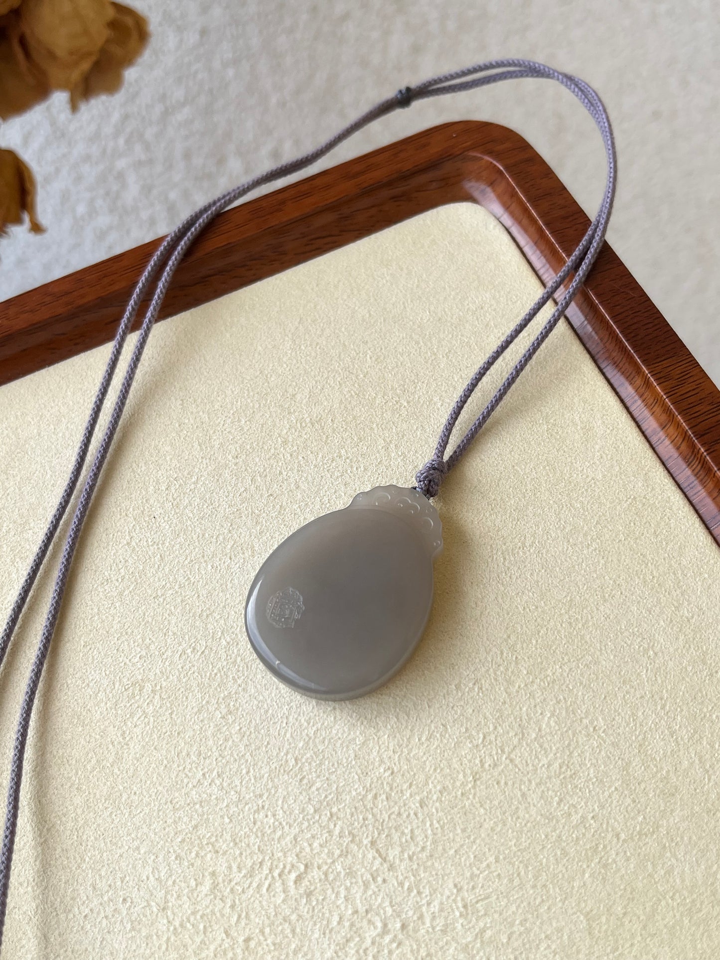 Smoky Puple Hetian Jade Ruyi-Head Round Flat Pendant | 和田烟紫如意牌头圆牌无事牌