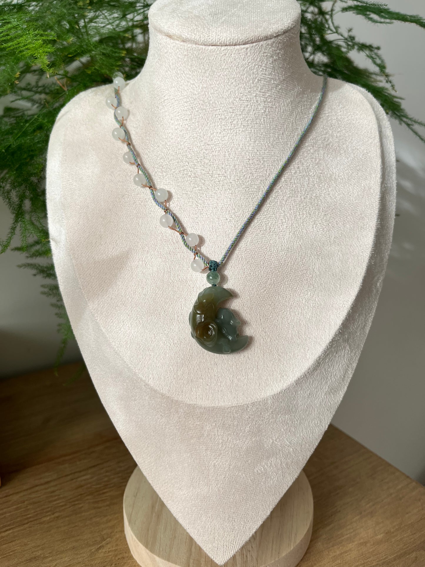 Handmade Necklace with a Cute Hand Carved Jade Rabbit on the Moon Pendant，手雕蓝糖月亮兔