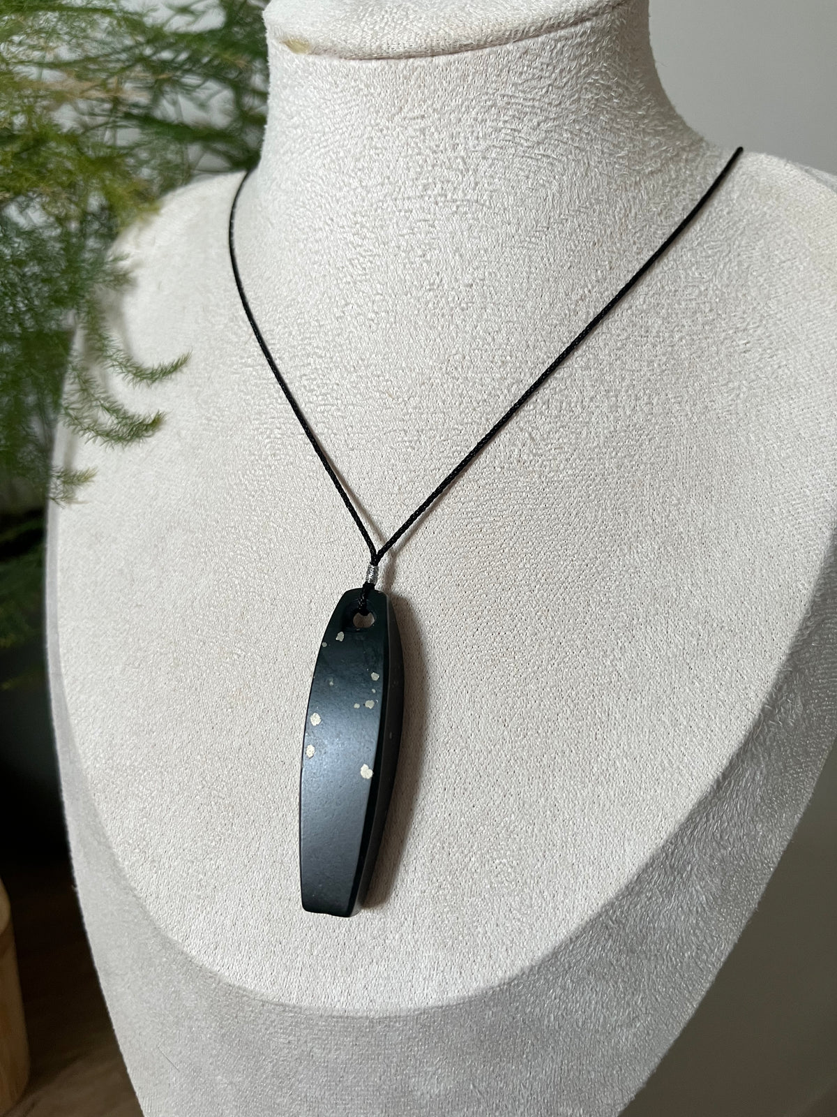 Dark Green Hetian Jade Whistle | 新疆和田黑青口哨